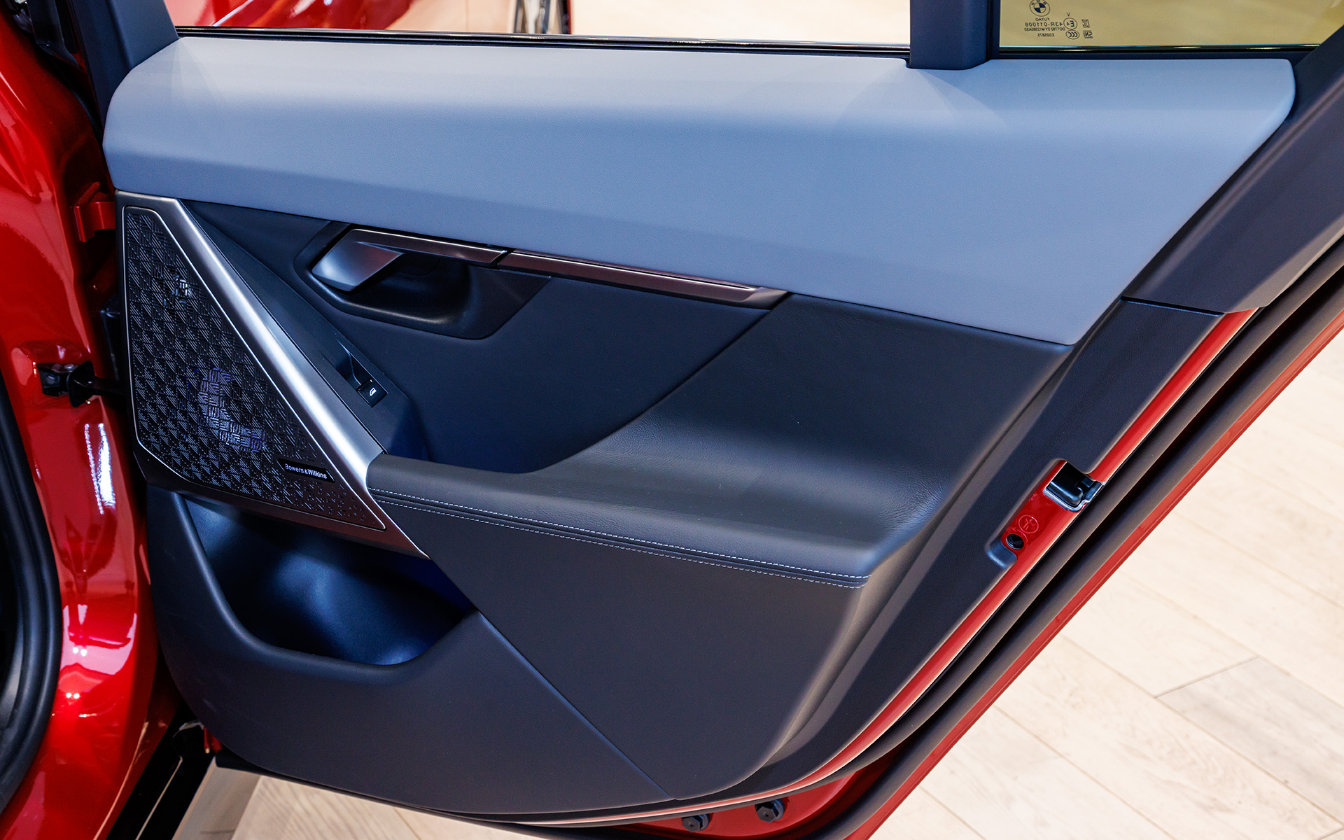 リアドアパネル