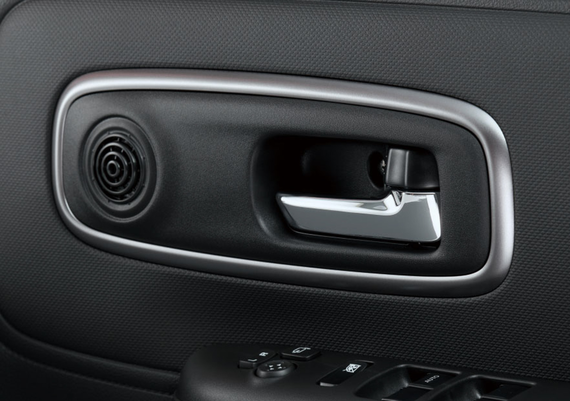 メッキインサイドドアハンドル（運転席・助手席）