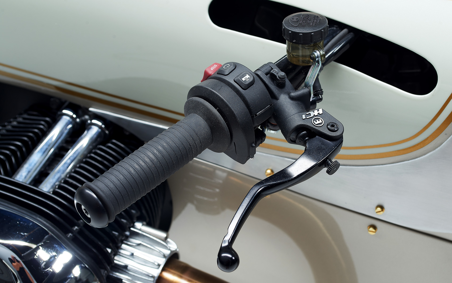 Dirk氏が2020年に公開した「R 18 Spirit of Passion」