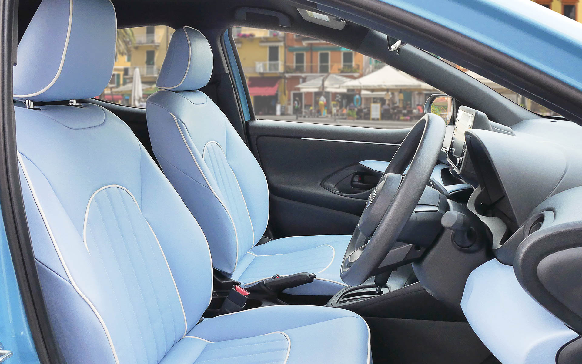 新型ビュート ストーリーの内装イメージ