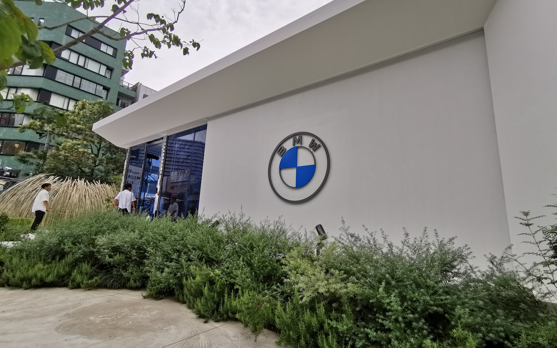 発表会場となったポップアップ・エキシビション「FREUDE by BMW - THE GARDEN」