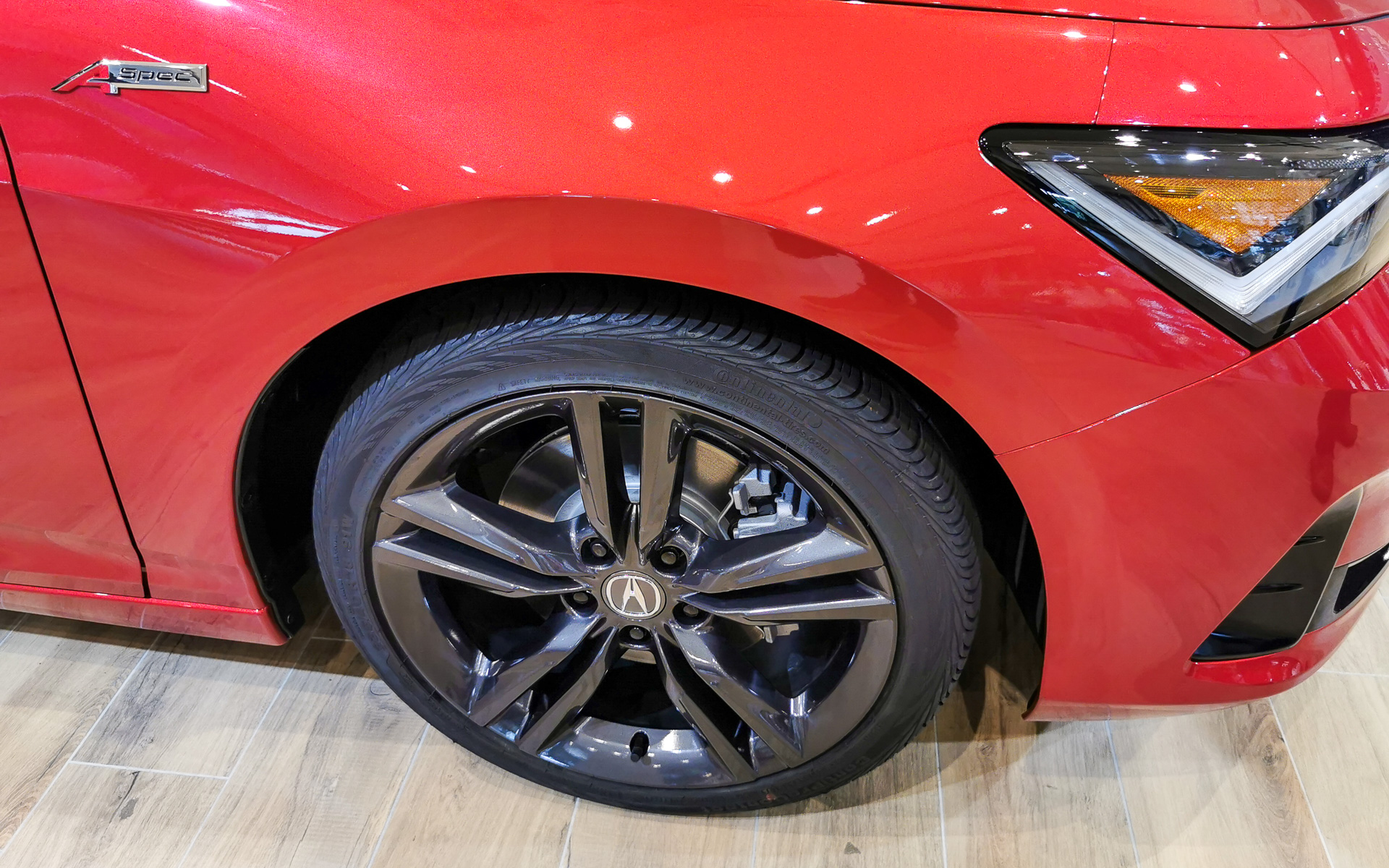 Type-Sはオーバーフェンダーでよりワイドに