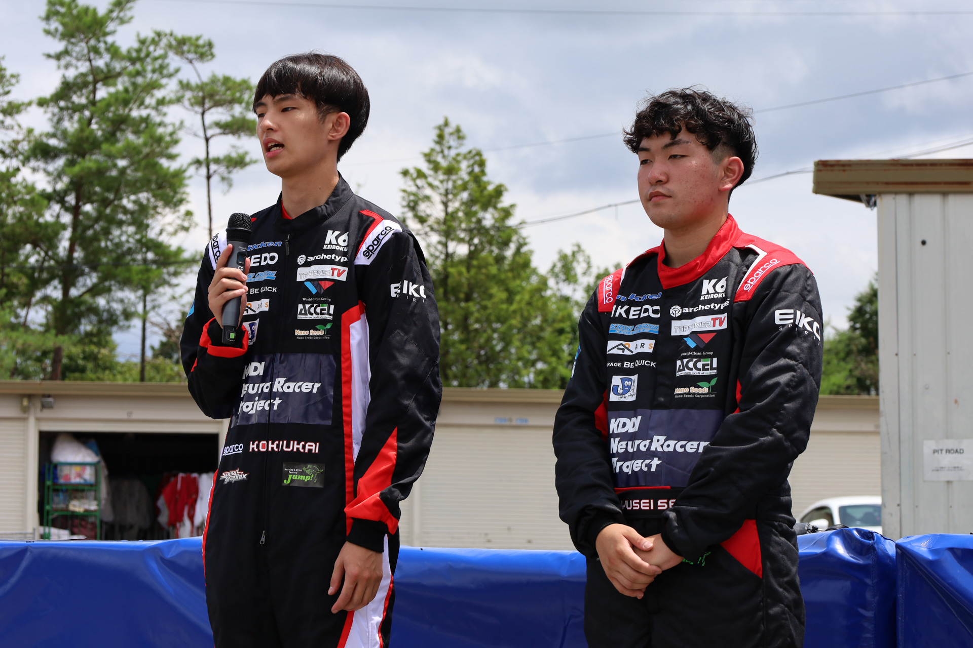 岐阜県瑞浪市にある「フェスティカサーキット瑞浪」において「KDDI NeuroRacer Project」のチームメンバーが紹介された