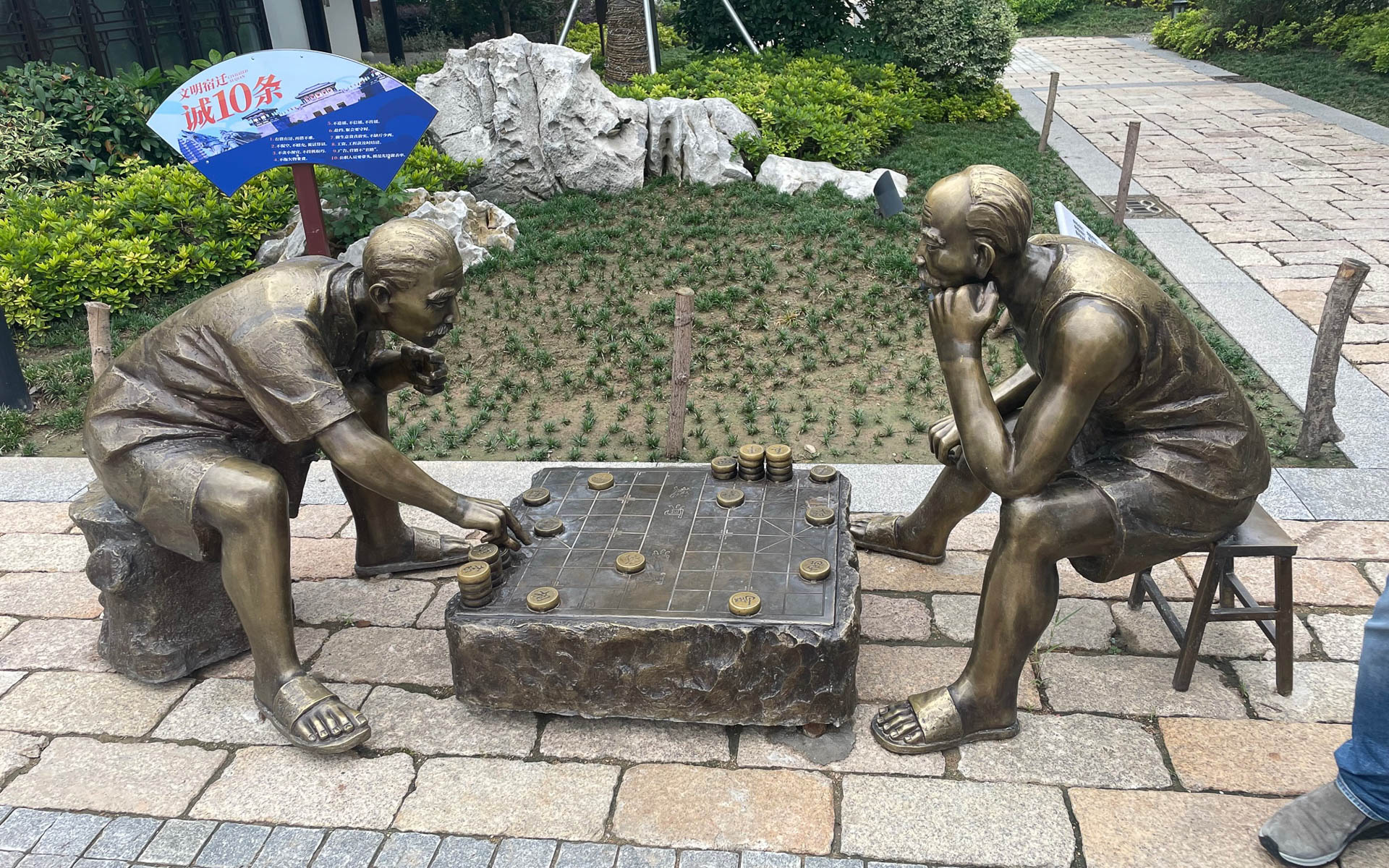 中国の人はゲームが大好きで、時間があるとカードやサイコロ、将棋などをしているそうだ。このお2人の勝負はいつ決着するのでしょうか？