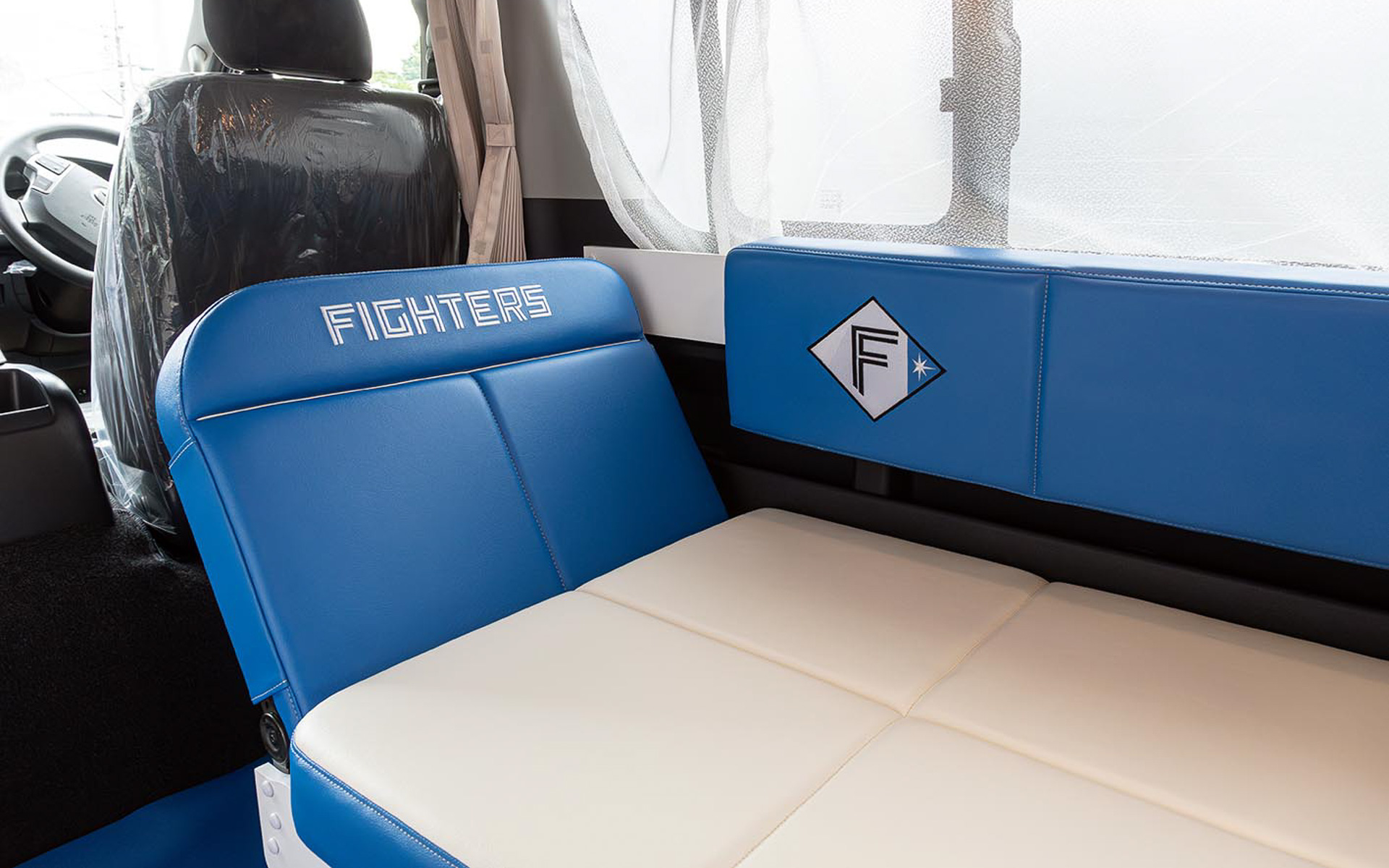 ファイターズのロゴもあしらわれる