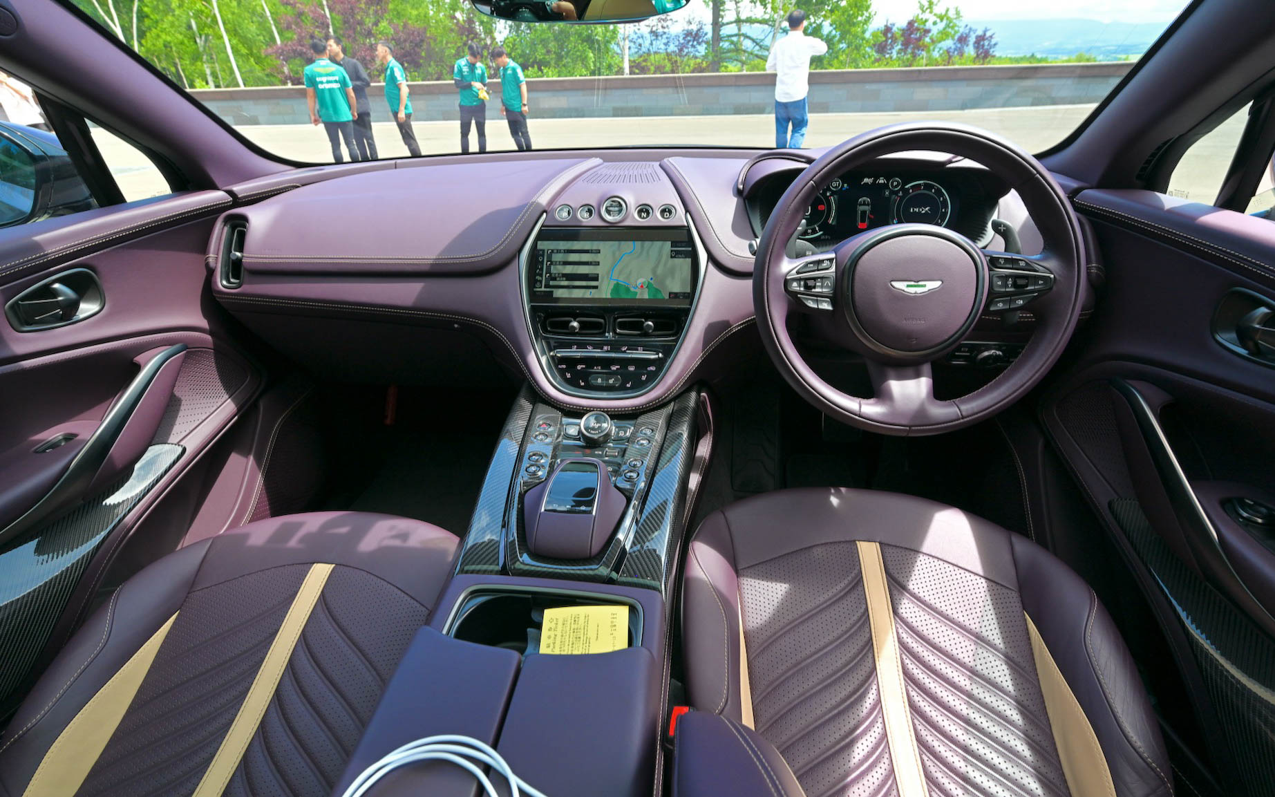 インテリアカラーは上品なパープル