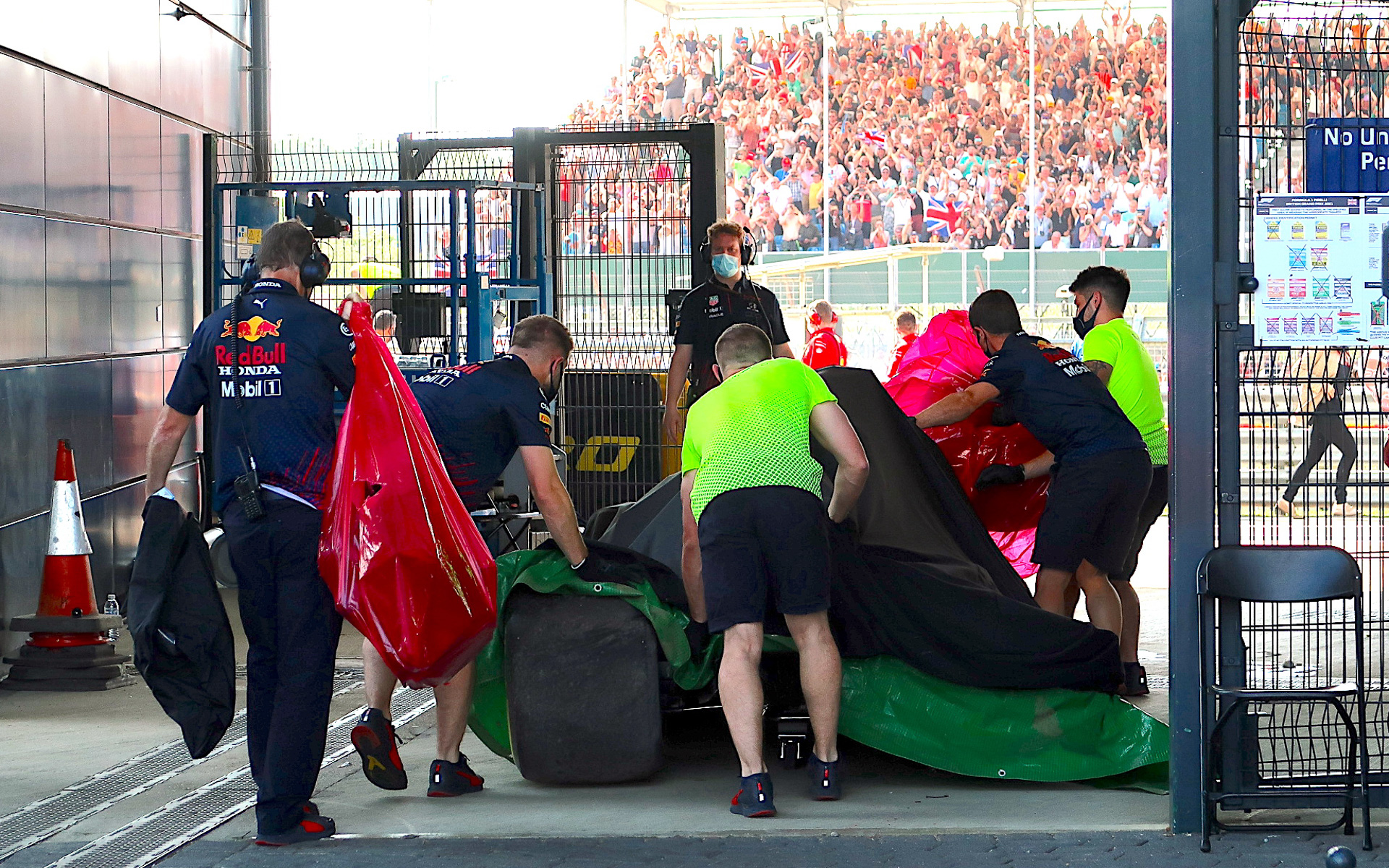 2021年シーズンのイギリスGPでハミルトンと接触してリタイアに終わったフェルスタッペンのマシン