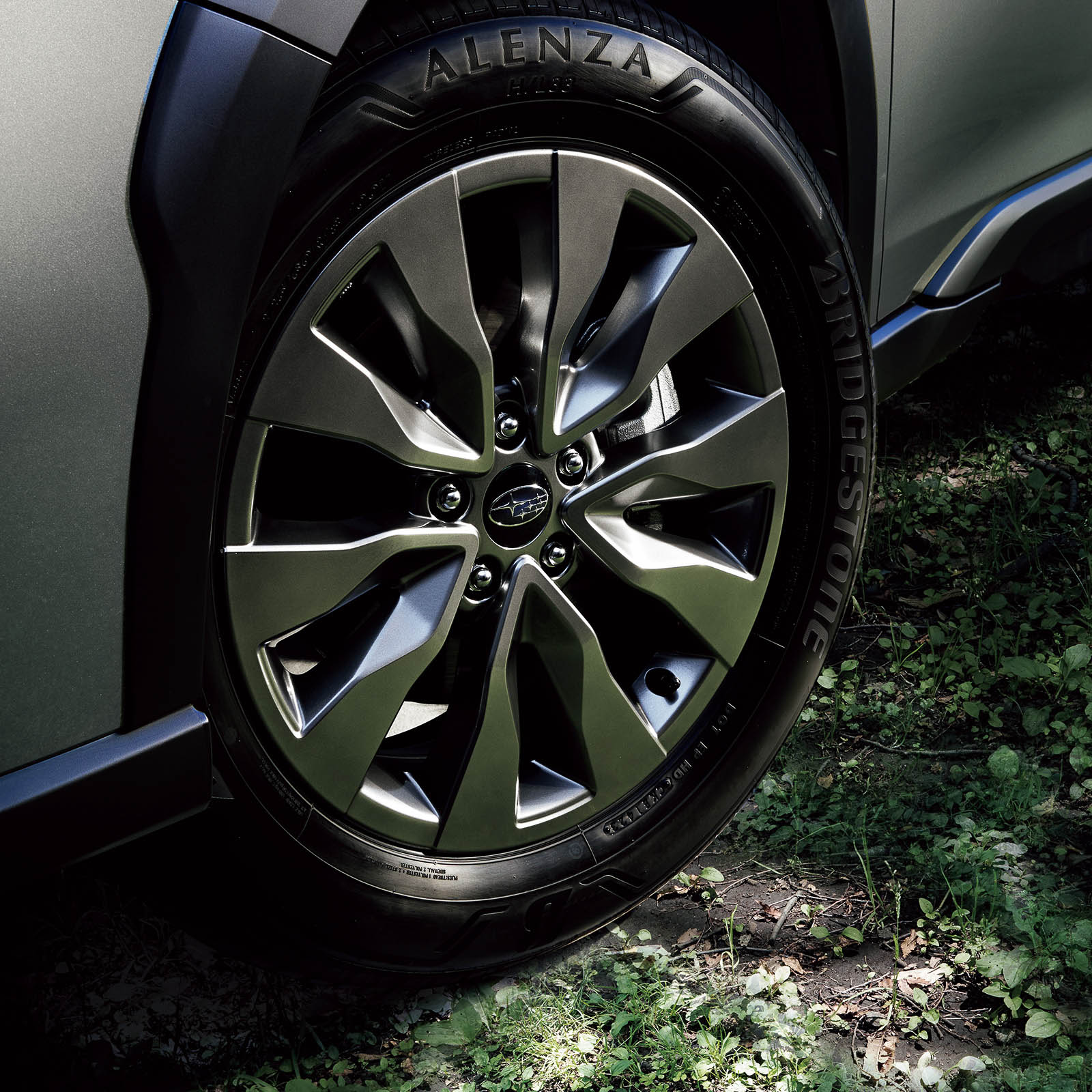 18インチアルミホイール（スーパーブラックハイラスター塗装）