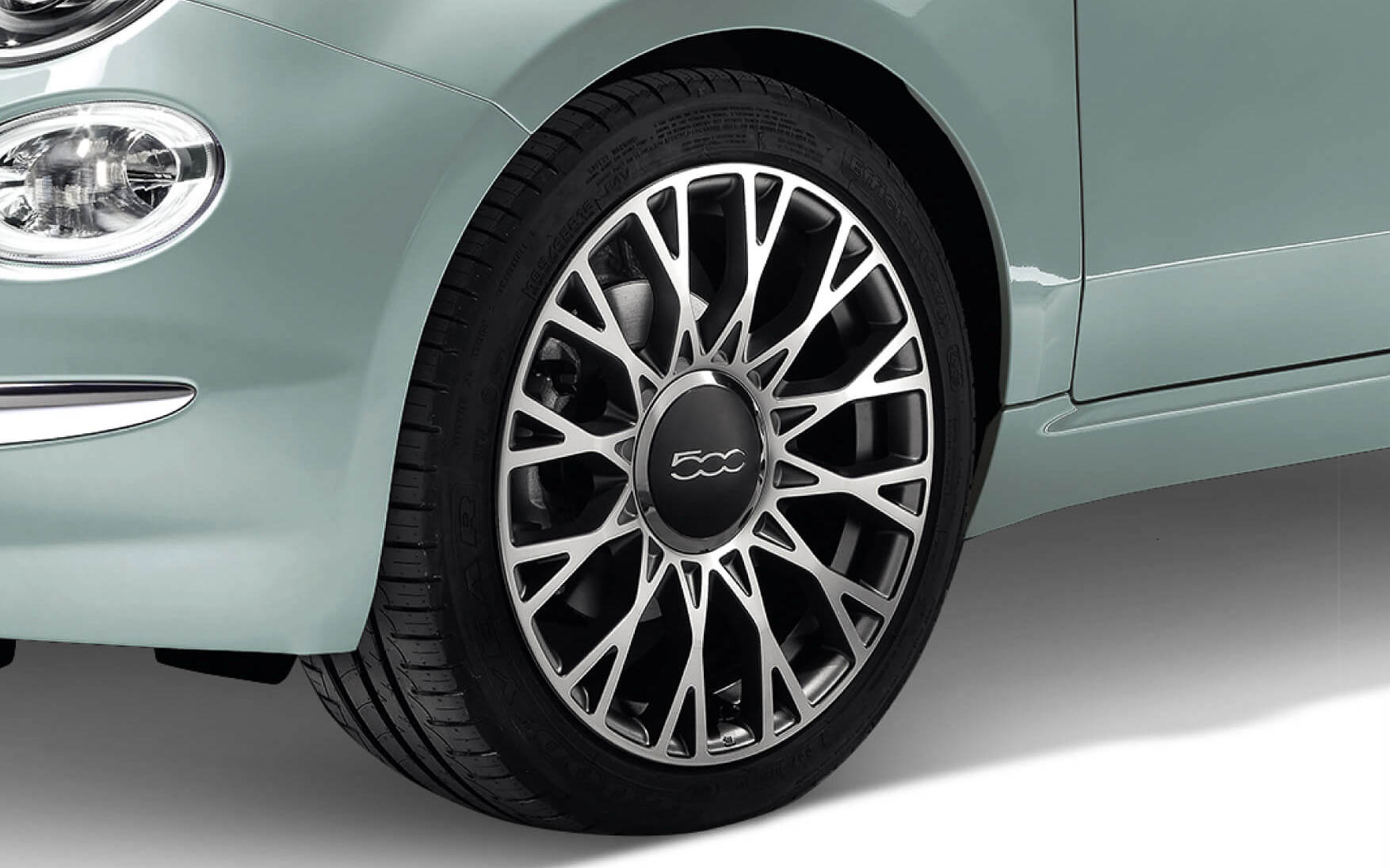 専用の16インチアルミホイールを特別装備