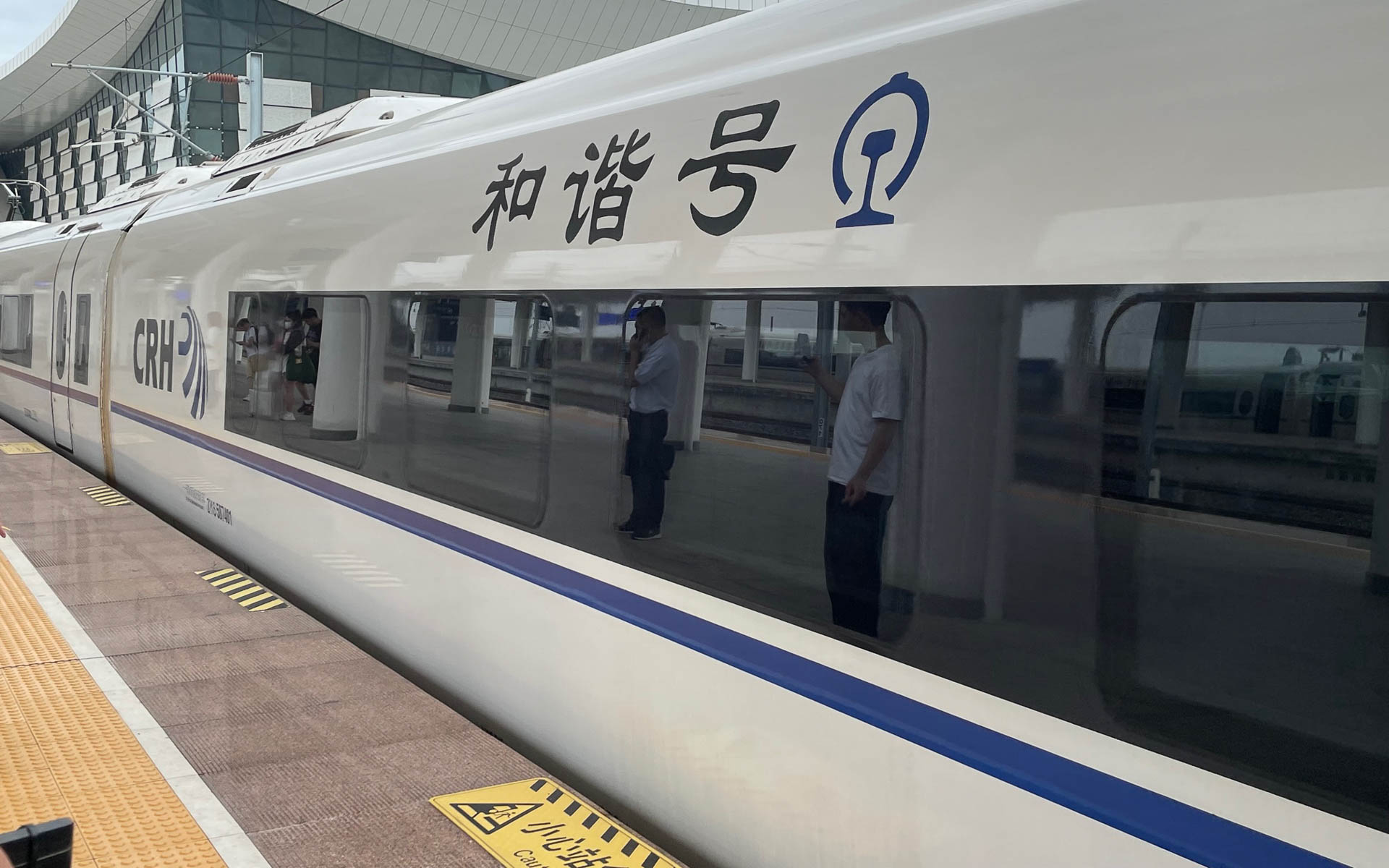 列車によって2つのネーミングがあるようです。行き先が違うのかな？