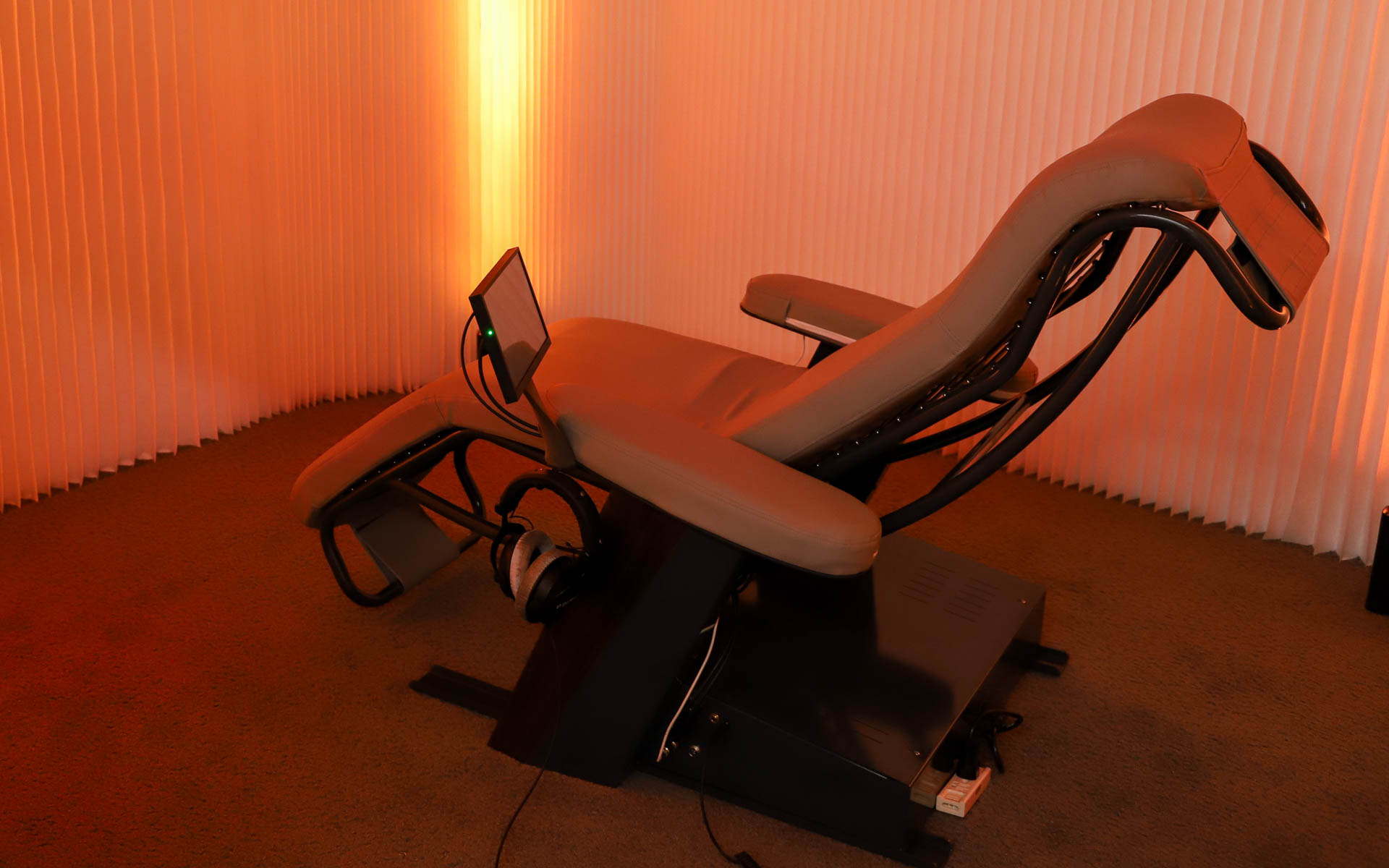 ボディ＆ソウルシートを体感できるパート。音と連動してシートが振動することで、音との一体感を味わえる