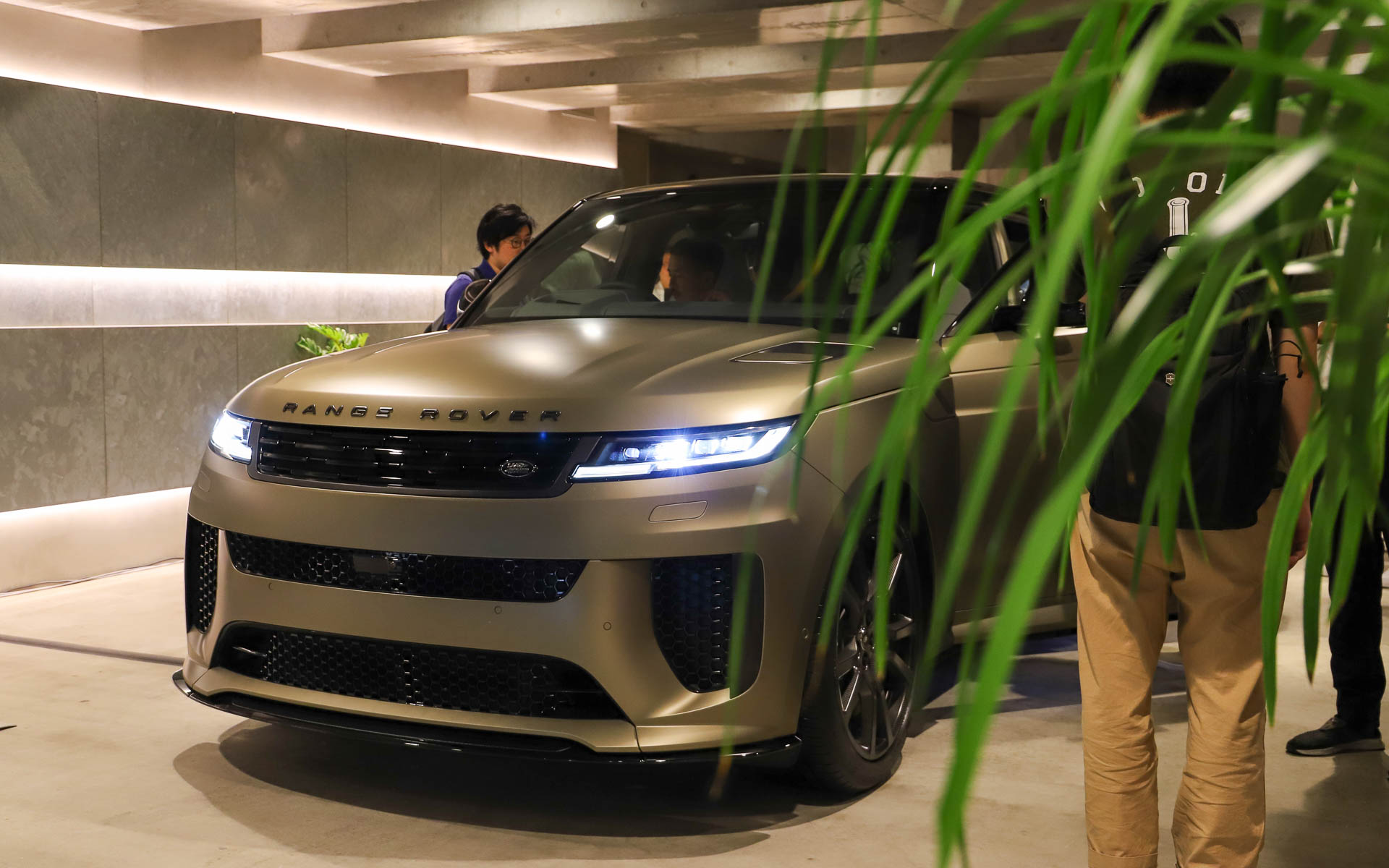 最後にレンジローバー スポーツ SVと対面