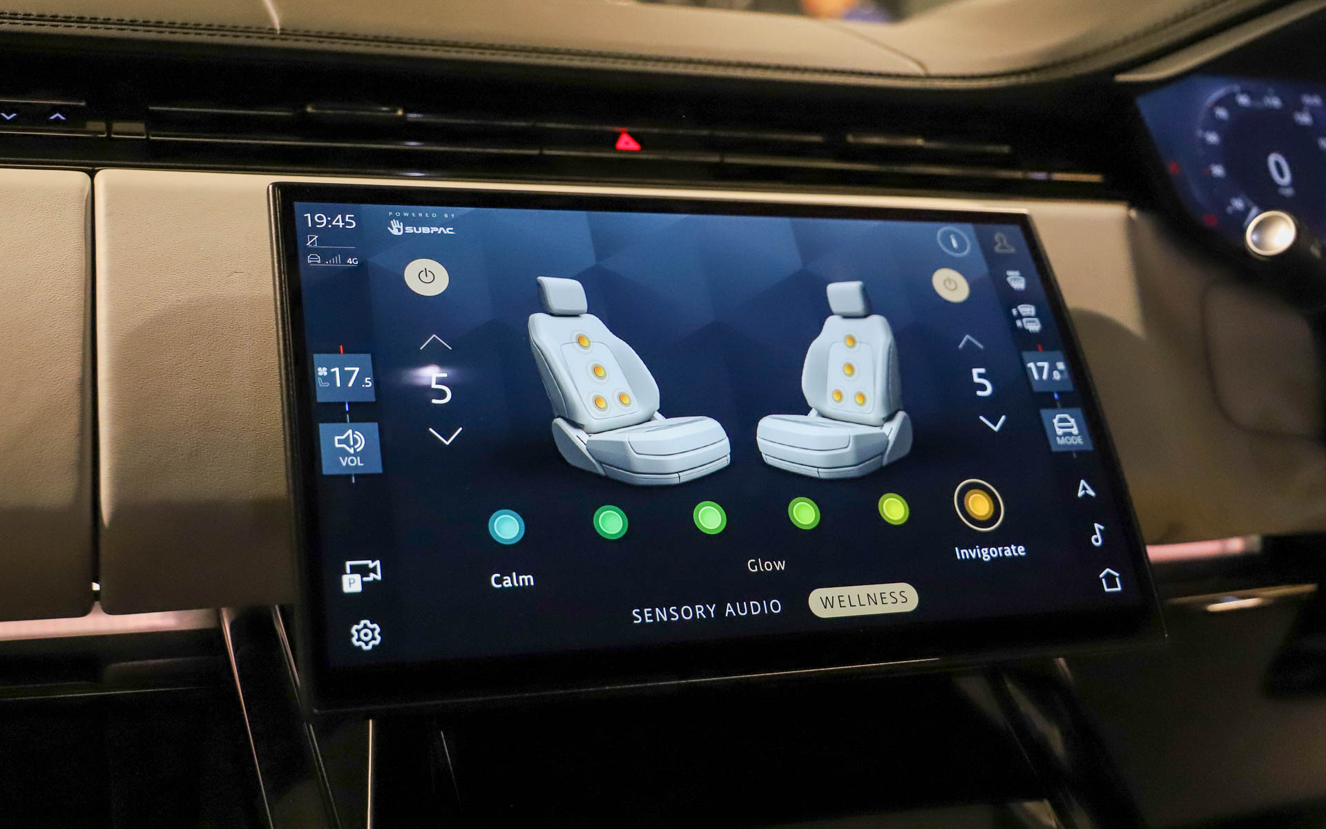 ボディ＆ソウルシートの設定は中央の13.1インチタッチスクリーンで行なう