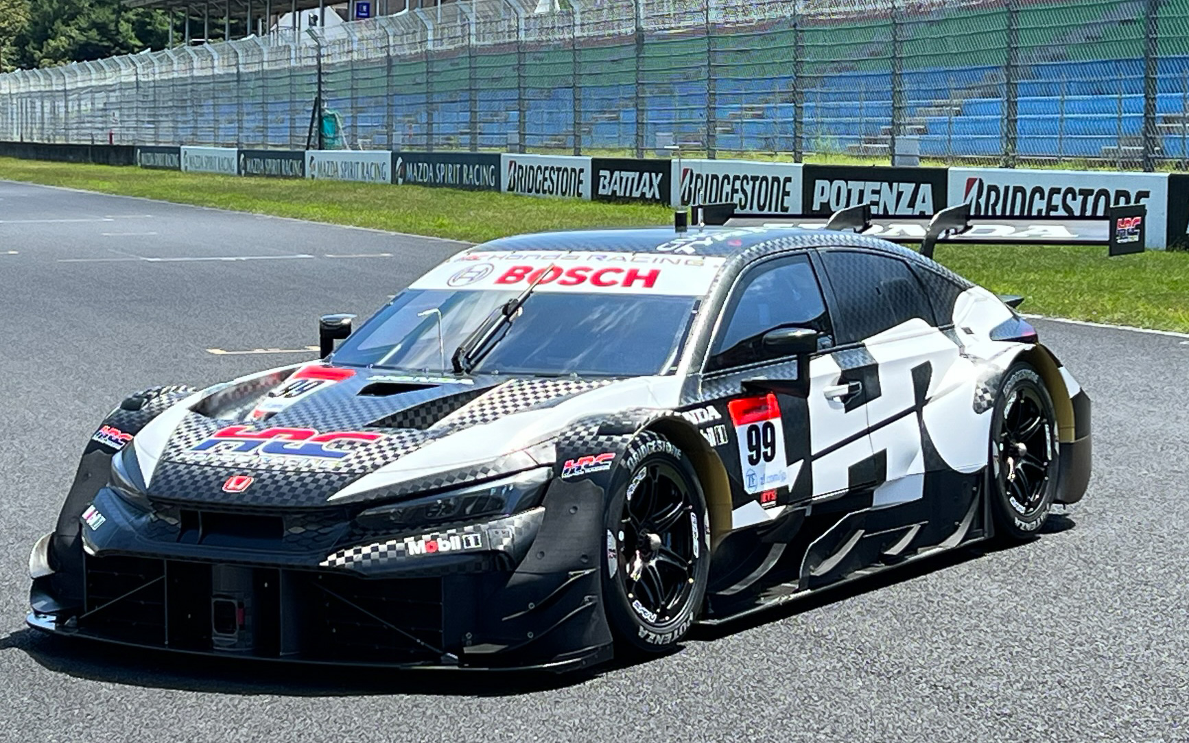 岡山国際サーキットで初公開された「シビック タイプR-GT」。2024年からGT500クラスに参戦する