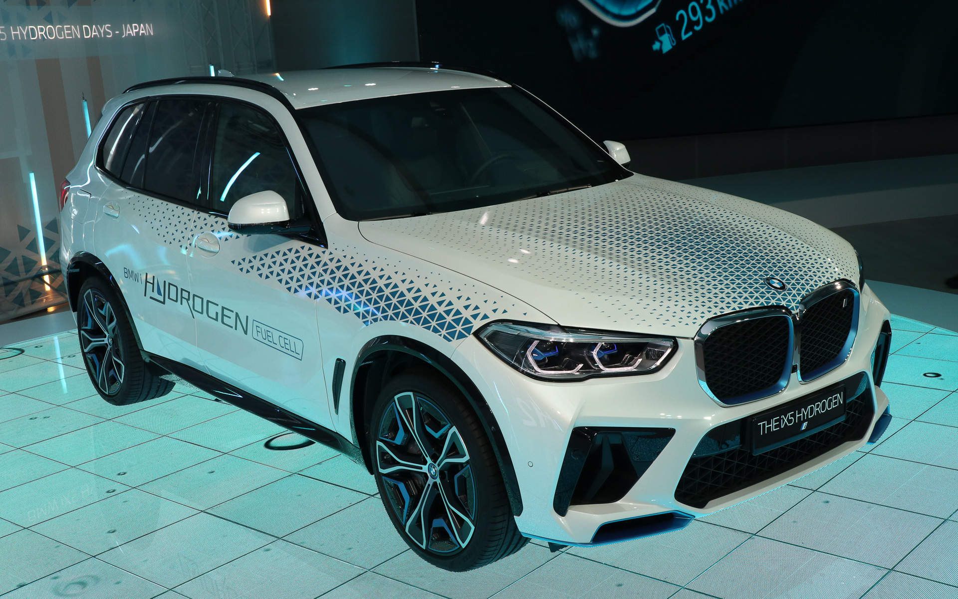 BMW「iX5 Hydrogen」を展示
