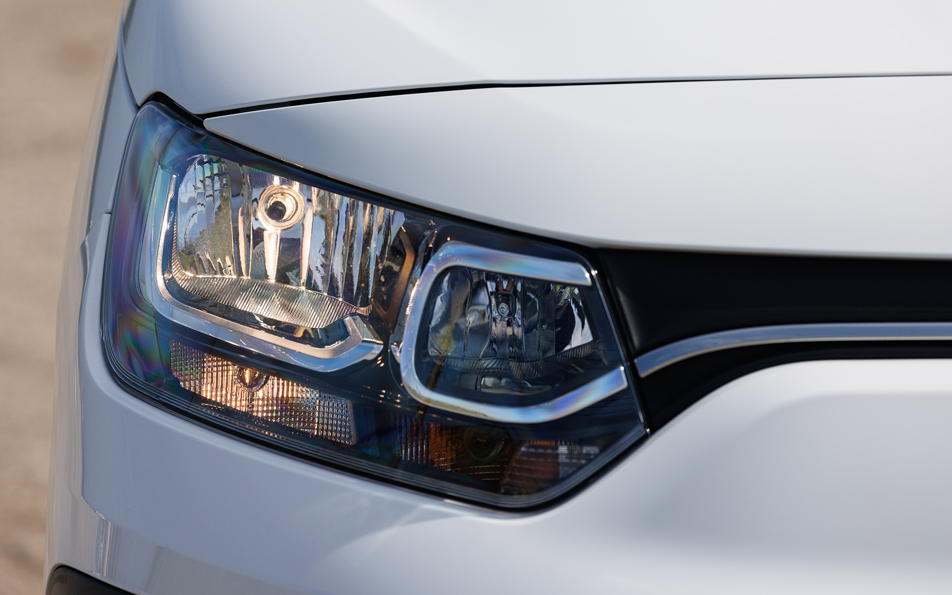 ヘッドライトはハロゲンタイプ