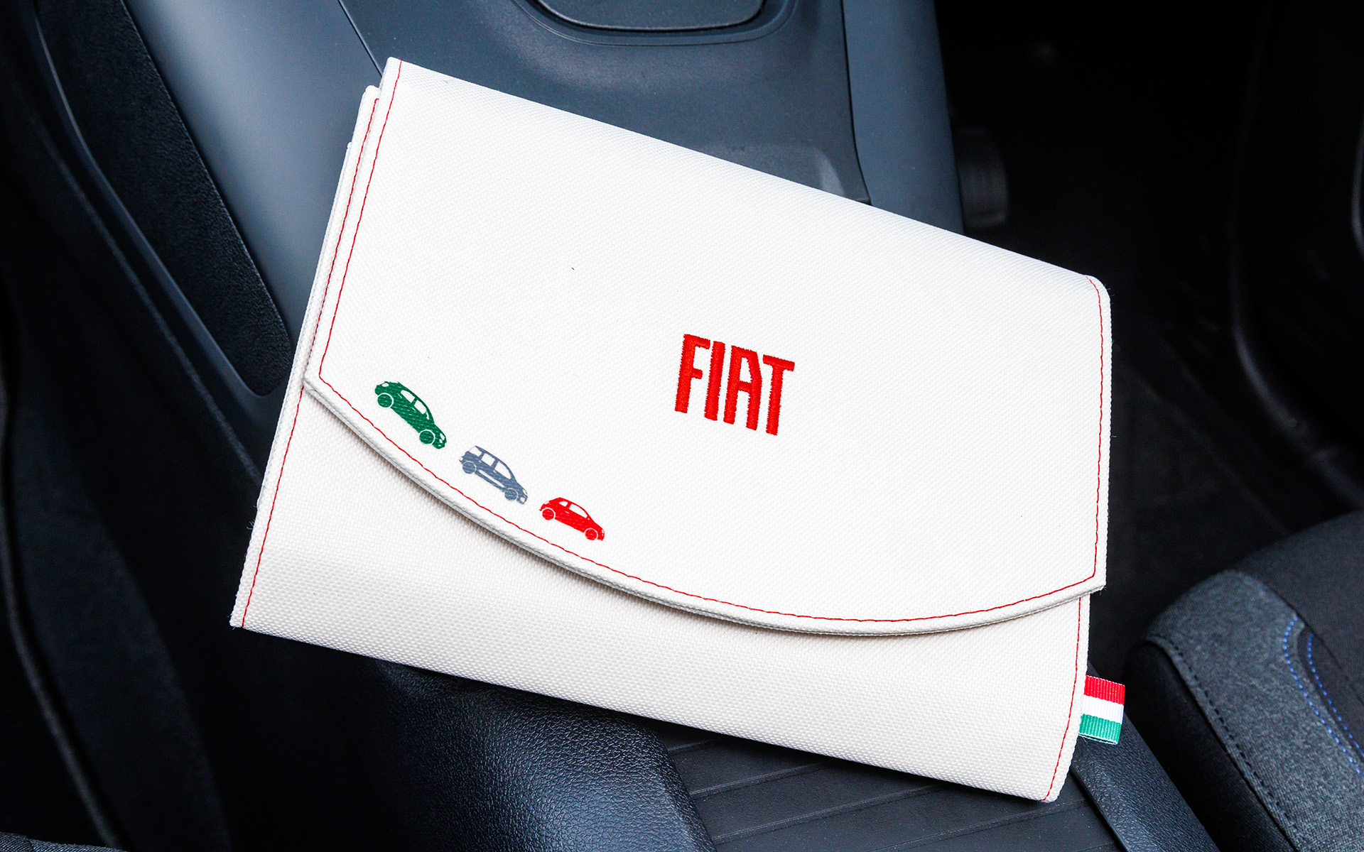 おしゃれな車検証入れ