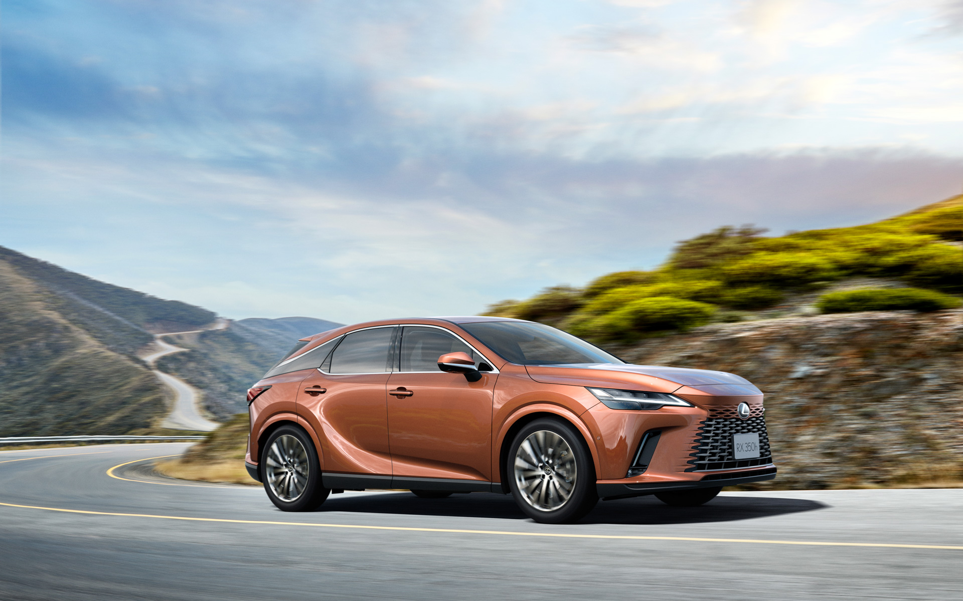 RX350h“version L”（ソニックカッパー）