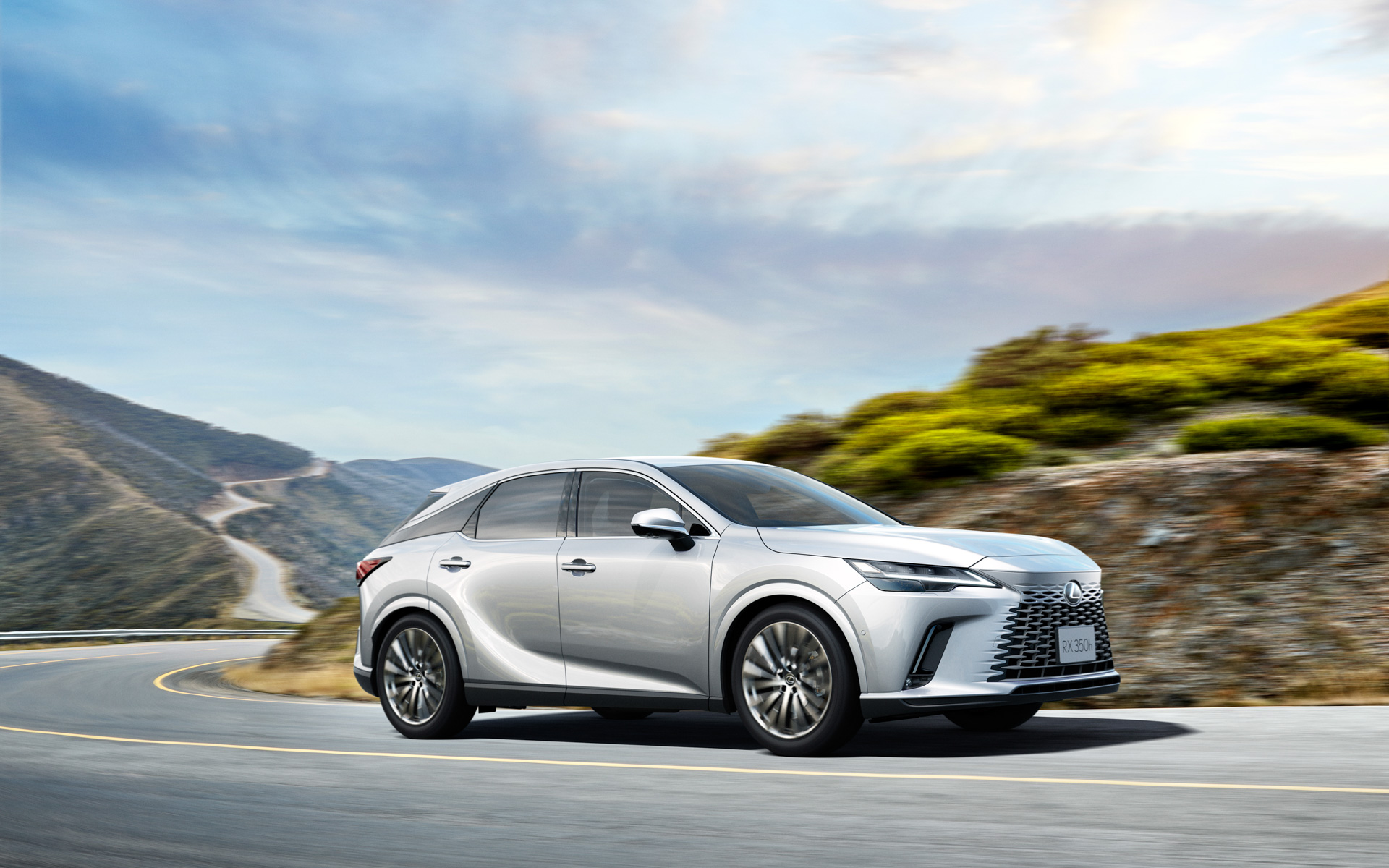 RX350h“version L”（ソニッククォーツ）