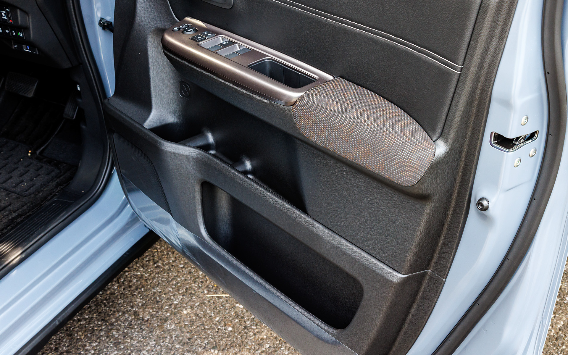 収納スペースも豊富に用意される