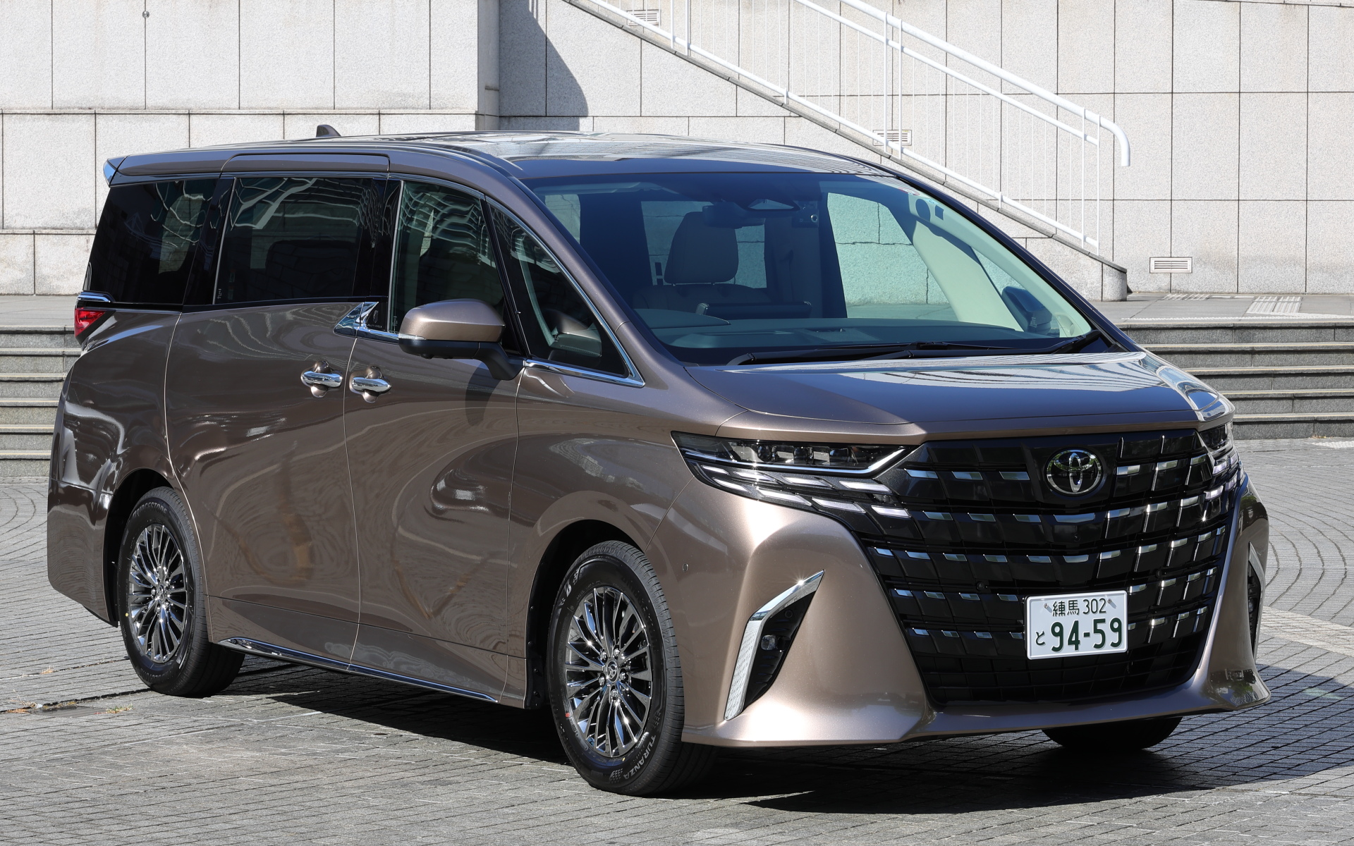 新型アルファード Executive Lounge E-Four