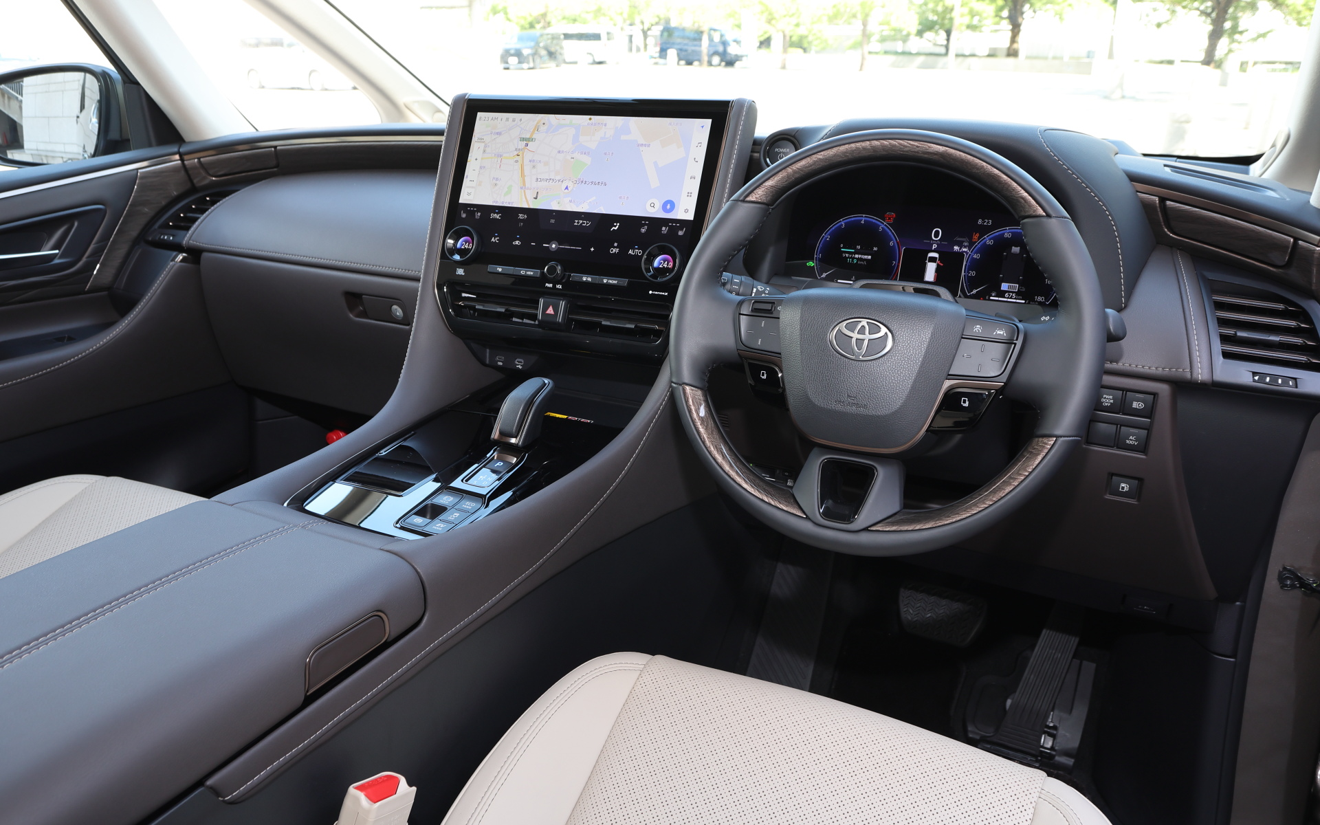 新型アルファード Executive Loungeのコクピットまわり