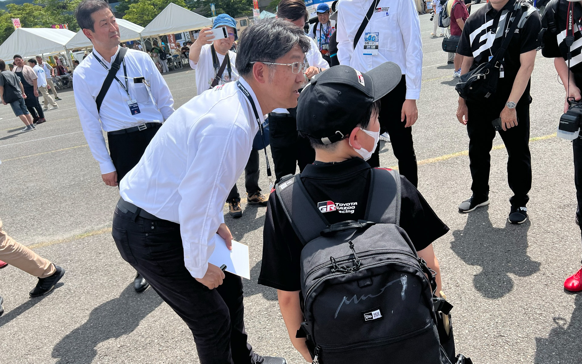 子供にサインを申し込まれ、子供目線でコミュニケーション