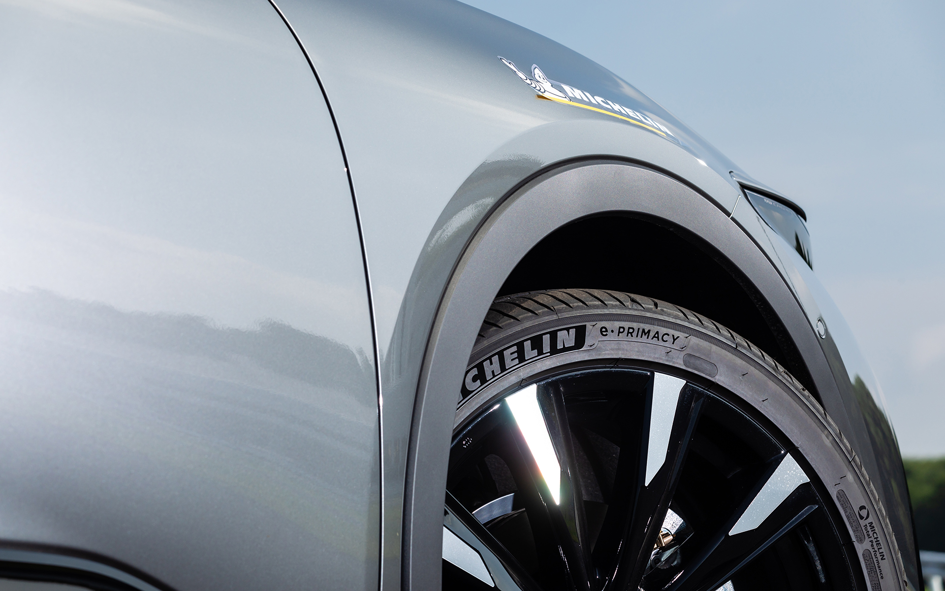 ミシュラン史上最高の低燃費性能を誇るプレミアムコンフォートタイヤ「e・PRIMACY（イー プライマシー）」に試乗