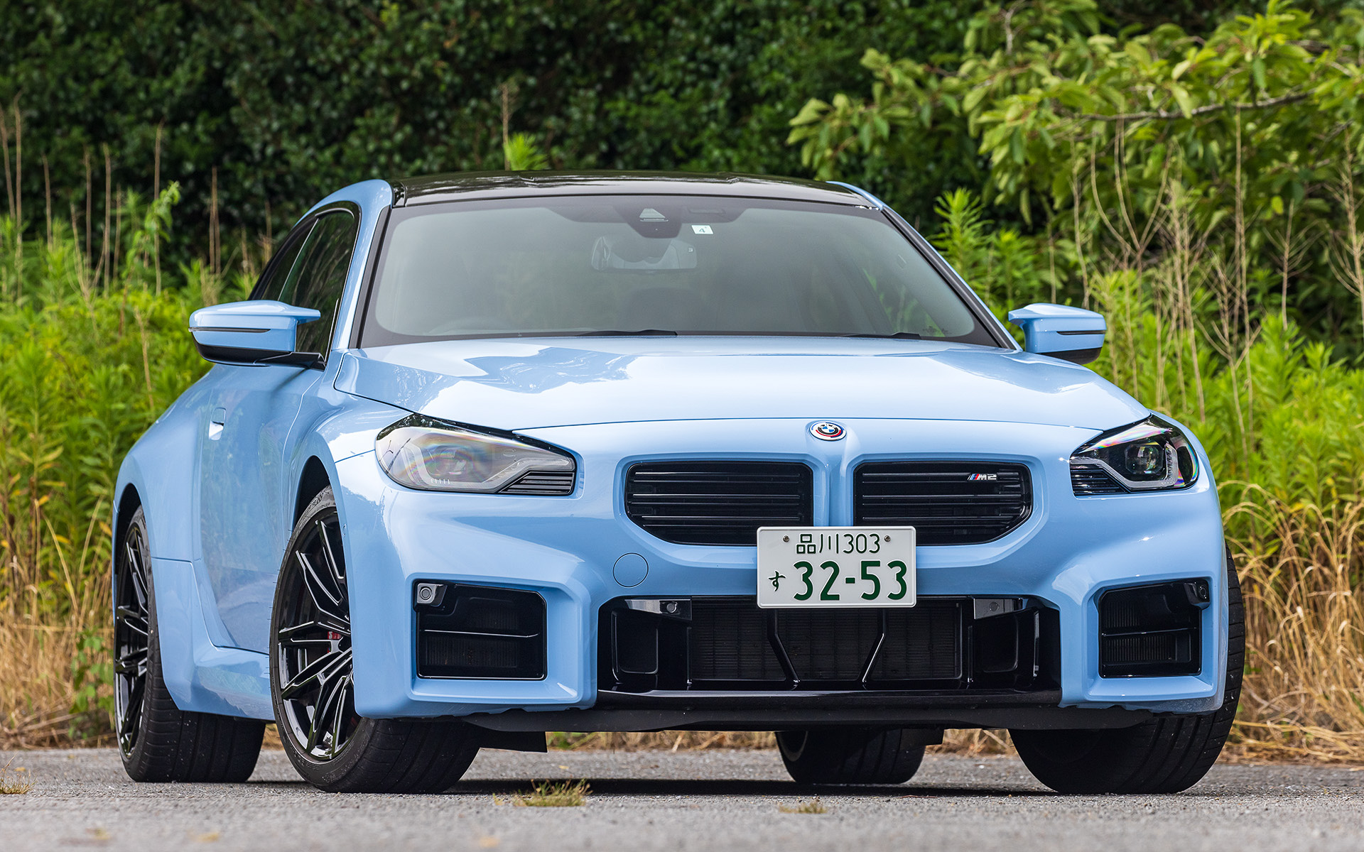 今回試乗したのは2023年2月に受注を開始した新型「M2クーペ」。価格は8速AT、6速MTモデルともに958万円。ボディサイズは4580×1885×1410mm（全長×全幅×全高）で、ホイールベースは2745mm