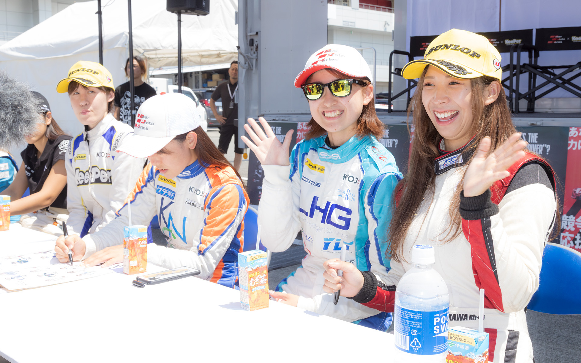 初めてKYOJOたちによるサイン会が開催された