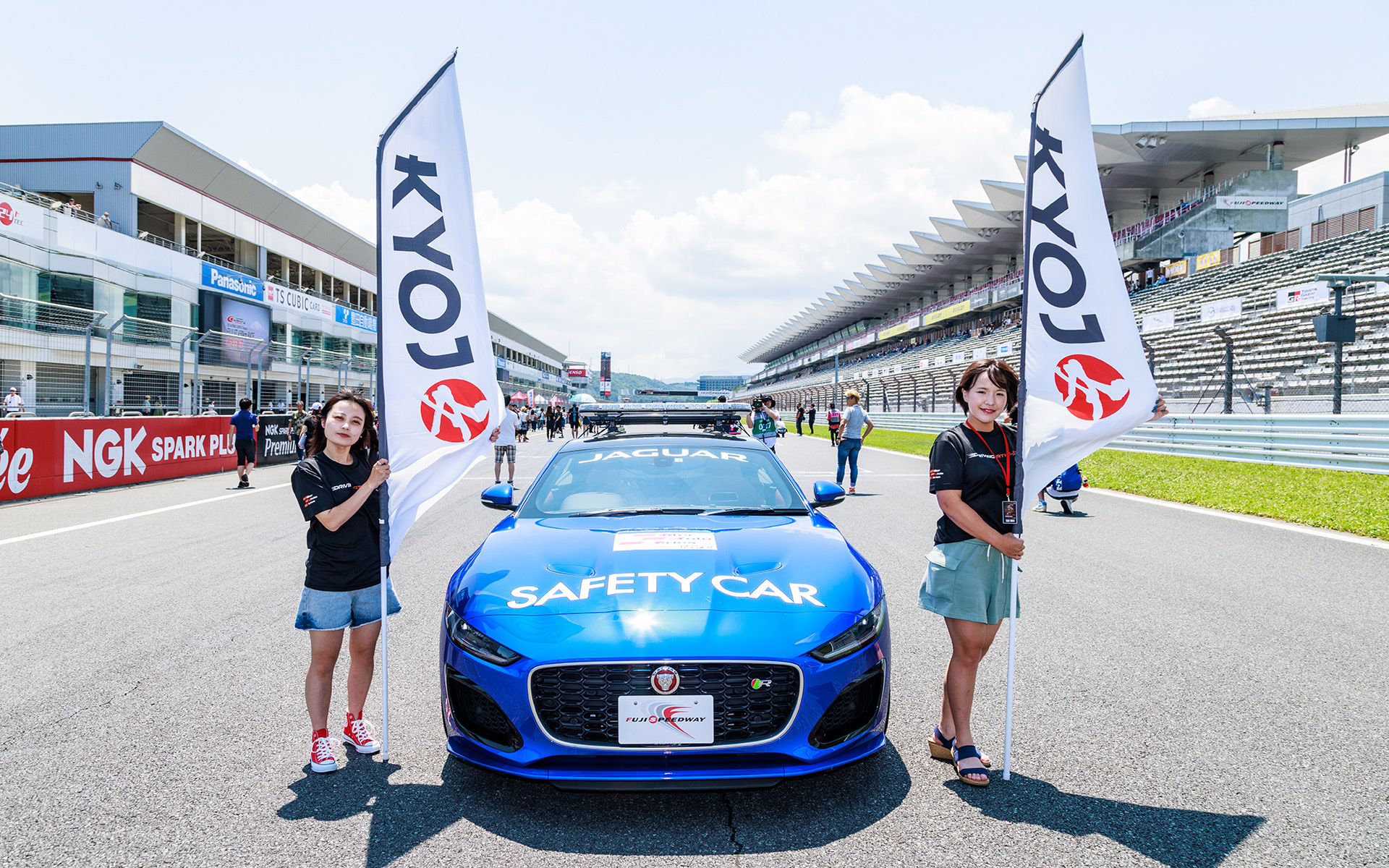 ポールポジションは#44 RSS vitaの平川真子選手