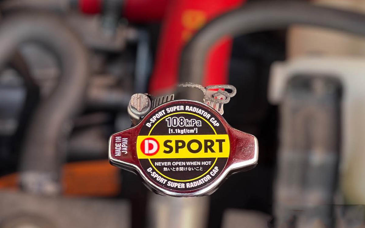 エンジンルーム内のドレスアップにもなる