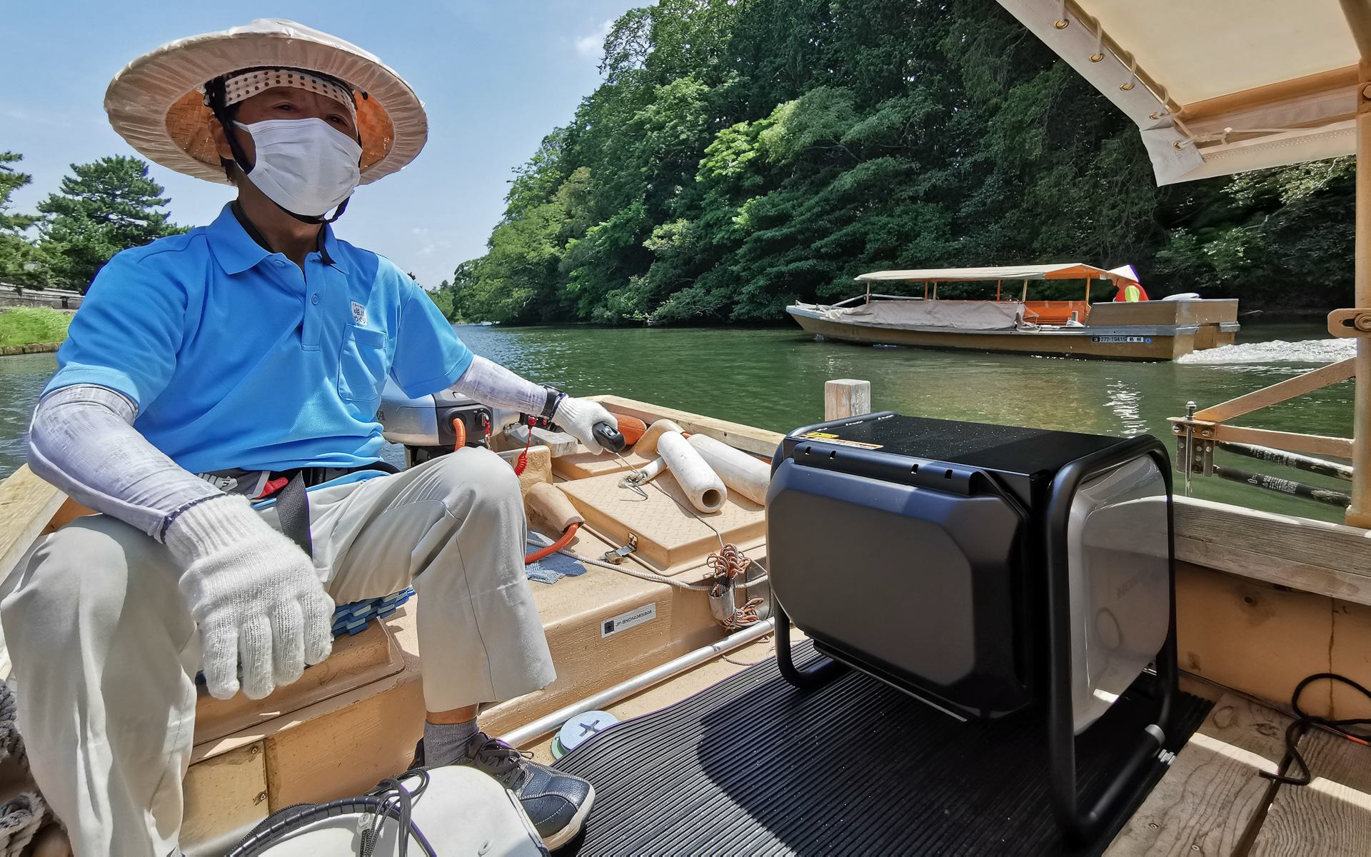 電動推進機プロトタイプ搭載船は音が静かなので囲いが外されている