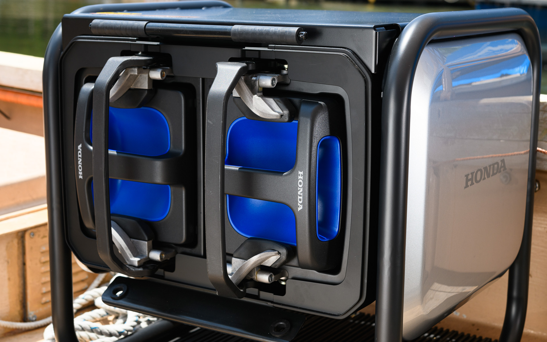 着脱可能式バッテリ「Honda Mobile Power Pack e:」を2基使用している