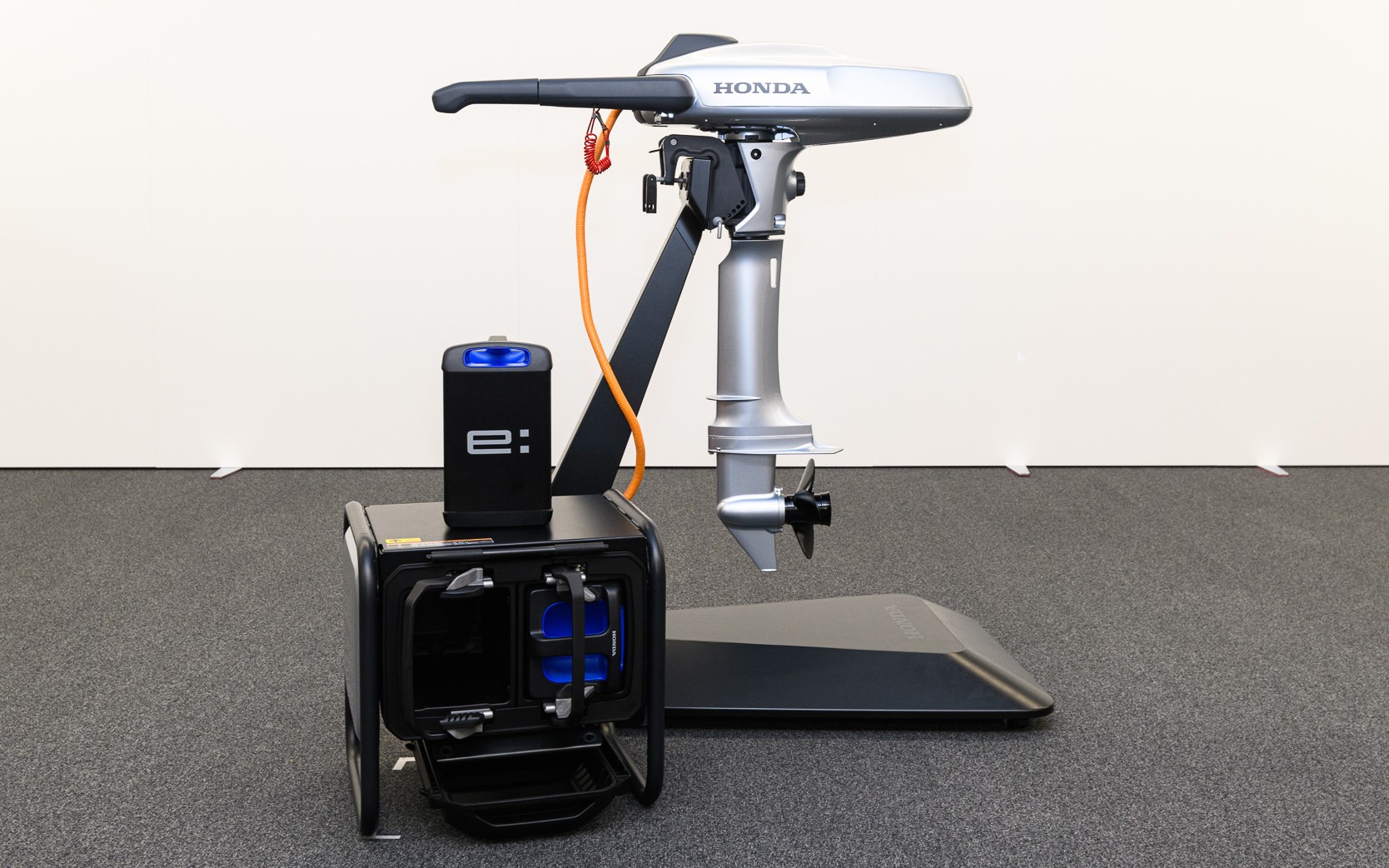 ホンダが開発した電動推進機プロトタイプと着脱可能式バッテリ「Honda Mobile Power Pack e:」