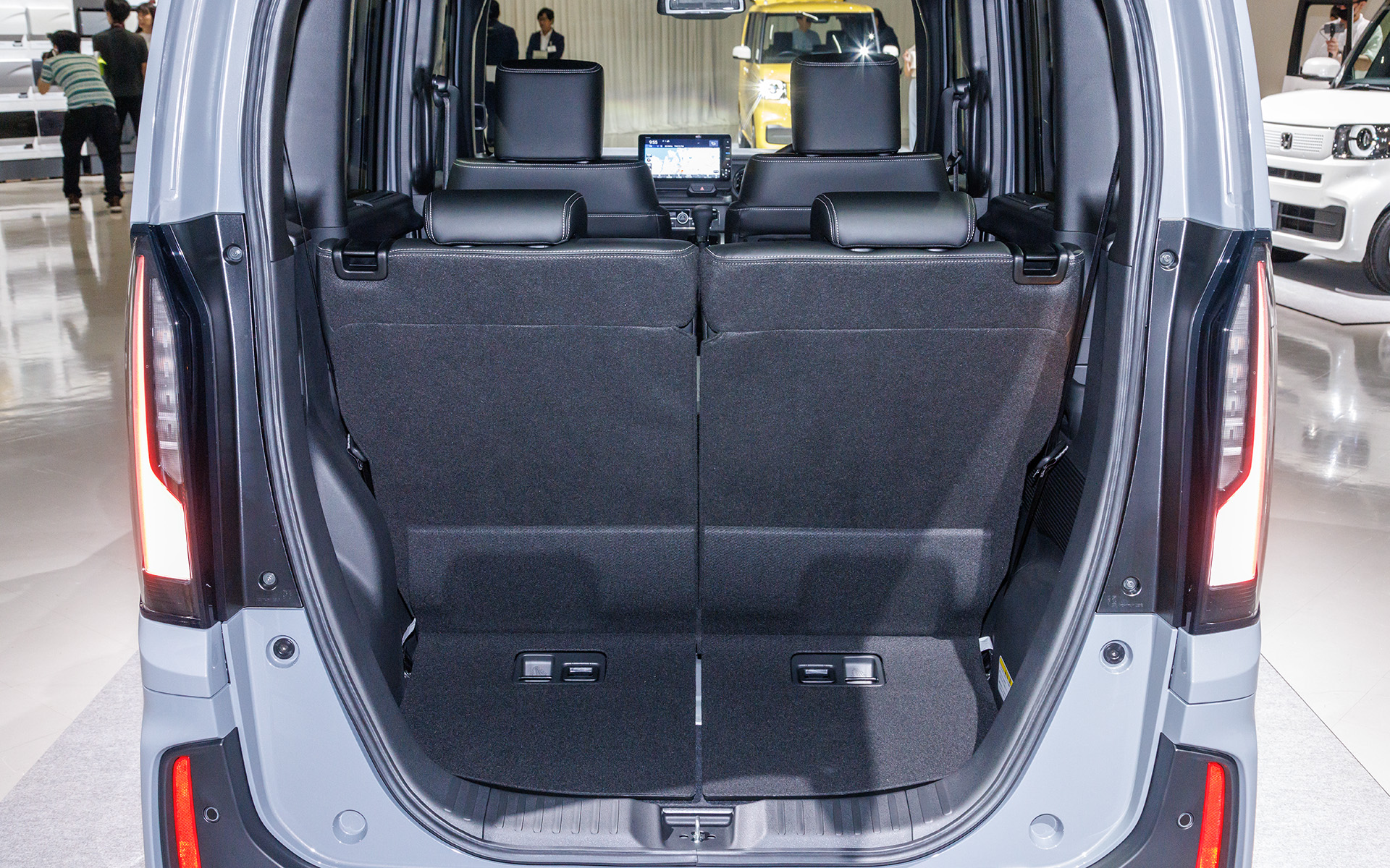 リアシートを最後方にセットした時のラゲッジスペース