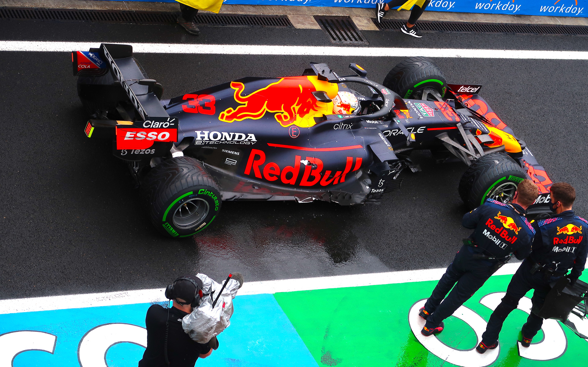 2021年のハンガリーGPにて、多重クラッシュに巻き込まれてしまったマックス・フェルスタッペン選手のマシン