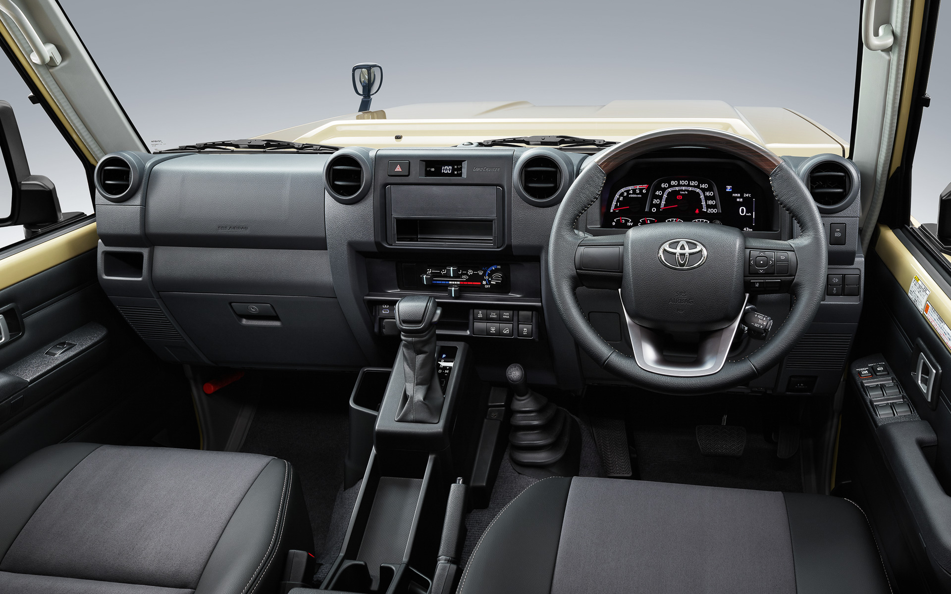 ランドクルーザー“70”のボディサイズは4890×1870×1920mm（全長×全幅×全高）、ホイールベースは2730mm