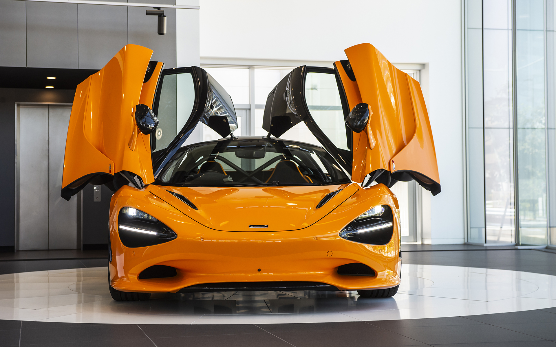 750Sのボディサイズは4569×2059×1196mm（全長×全幅×全高。全幅はミラーを畳んだ状態）、ホイールベースは2670mm