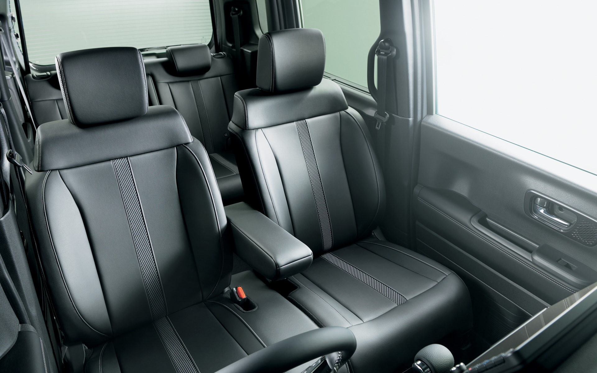 N-BOX CUSTOM コーディネートスタイルの内装