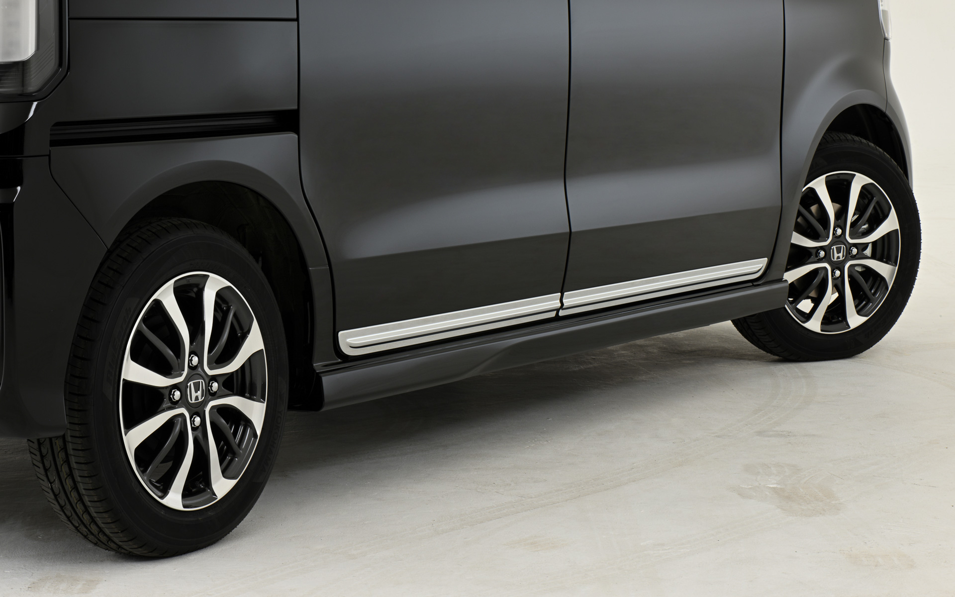 サイドステップガーニッシュ