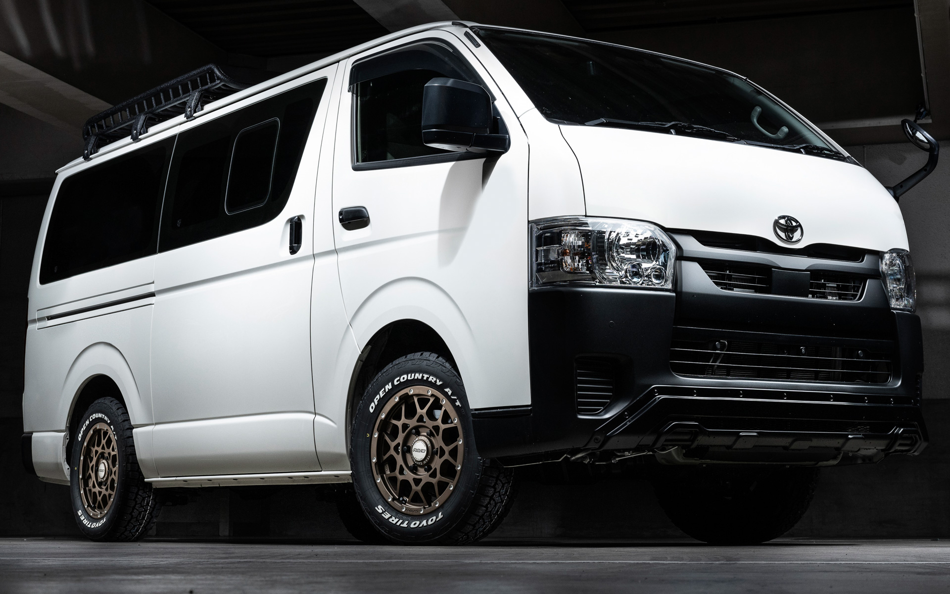 「オープンカントリー A/T III」のホワイトレターの装着例