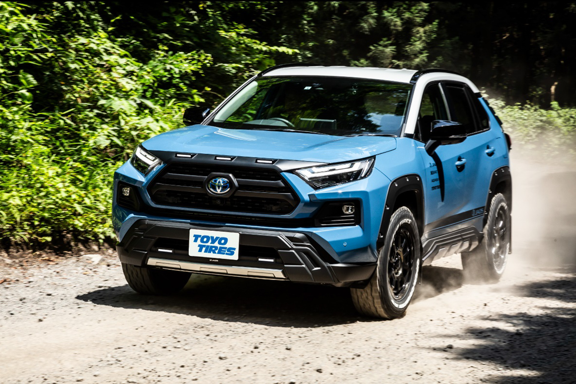 「オープンカントリー A/T III」のホワイトレターの装着例