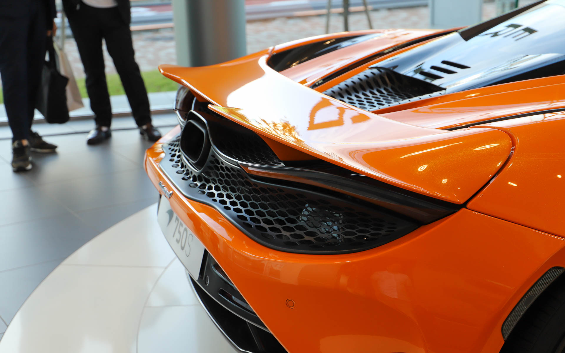 アクティブリアウイング