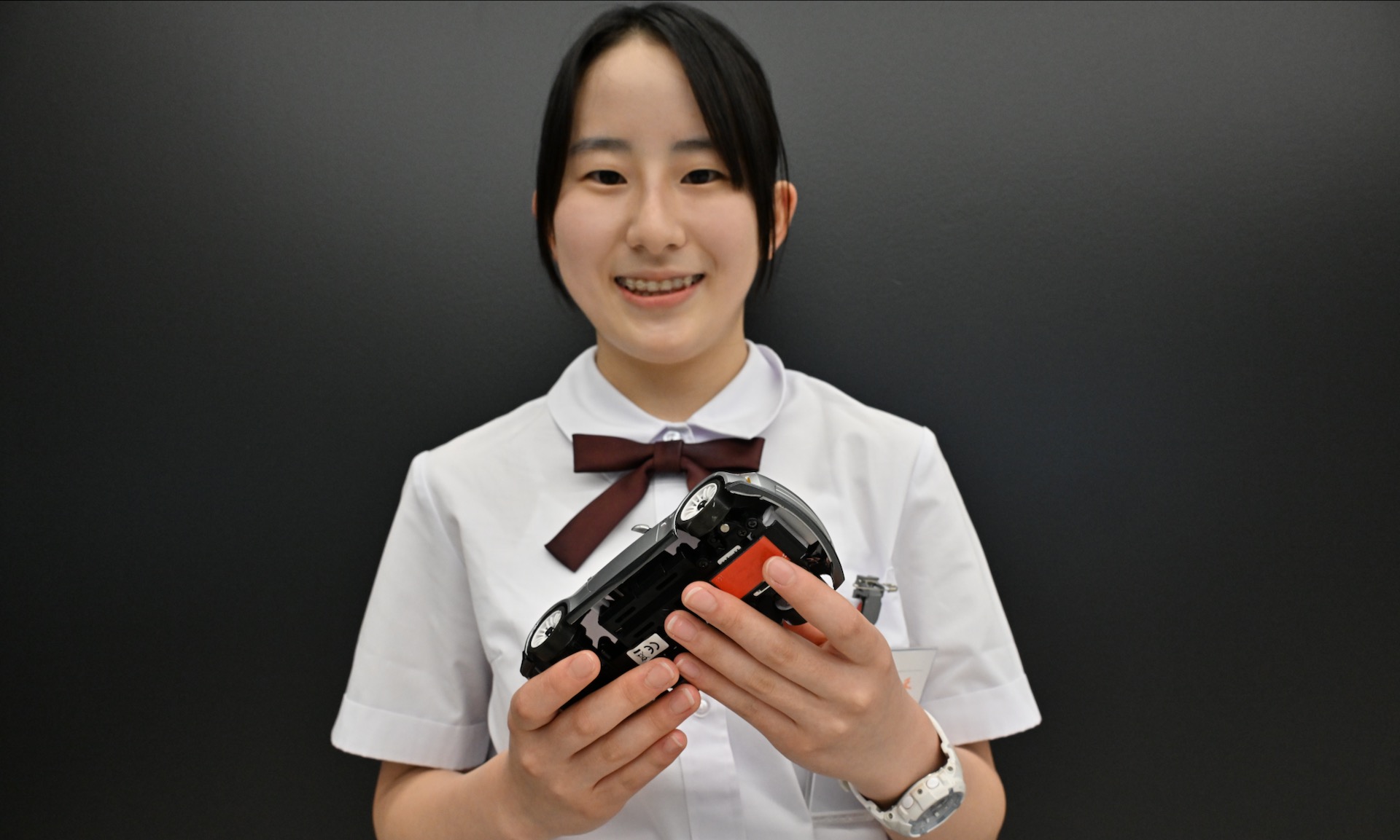 合宿に参加した雲雀丘学園の茂永幸季さん。ラジコンカータイヤ製作プロジェクトで実際に成分を調整しながらタイヤを製作。最終日のラジコンレースに向けて自信をみせた
