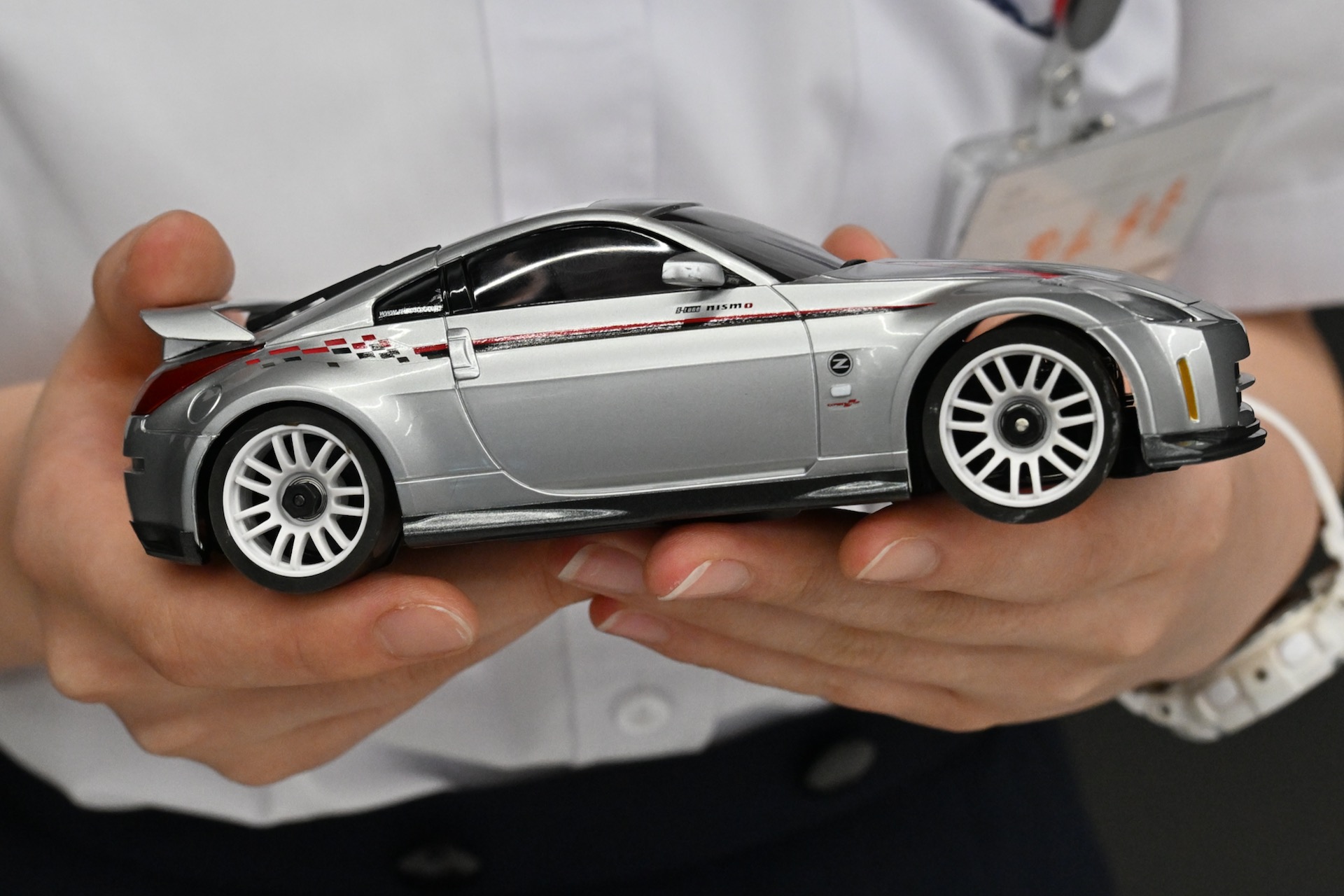 合宿に参加した雲雀丘学園の茂永幸季さん。ラジコンカータイヤ製作プロジェクトで実際に成分を調整しながらタイヤを製作。最終日のラジコンレースに向けて自信をみせた