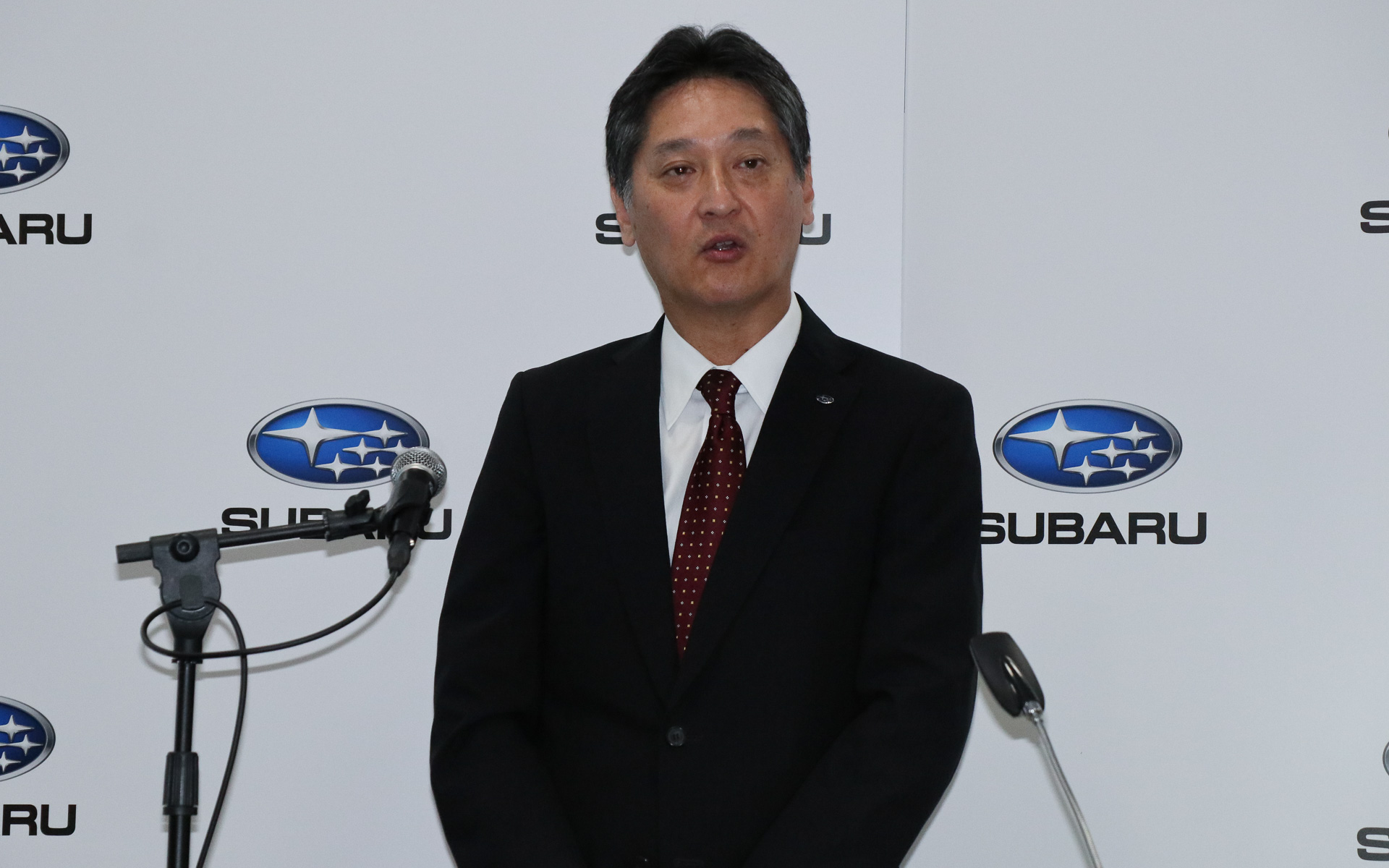 新体制による方針説明を行なう大崎氏