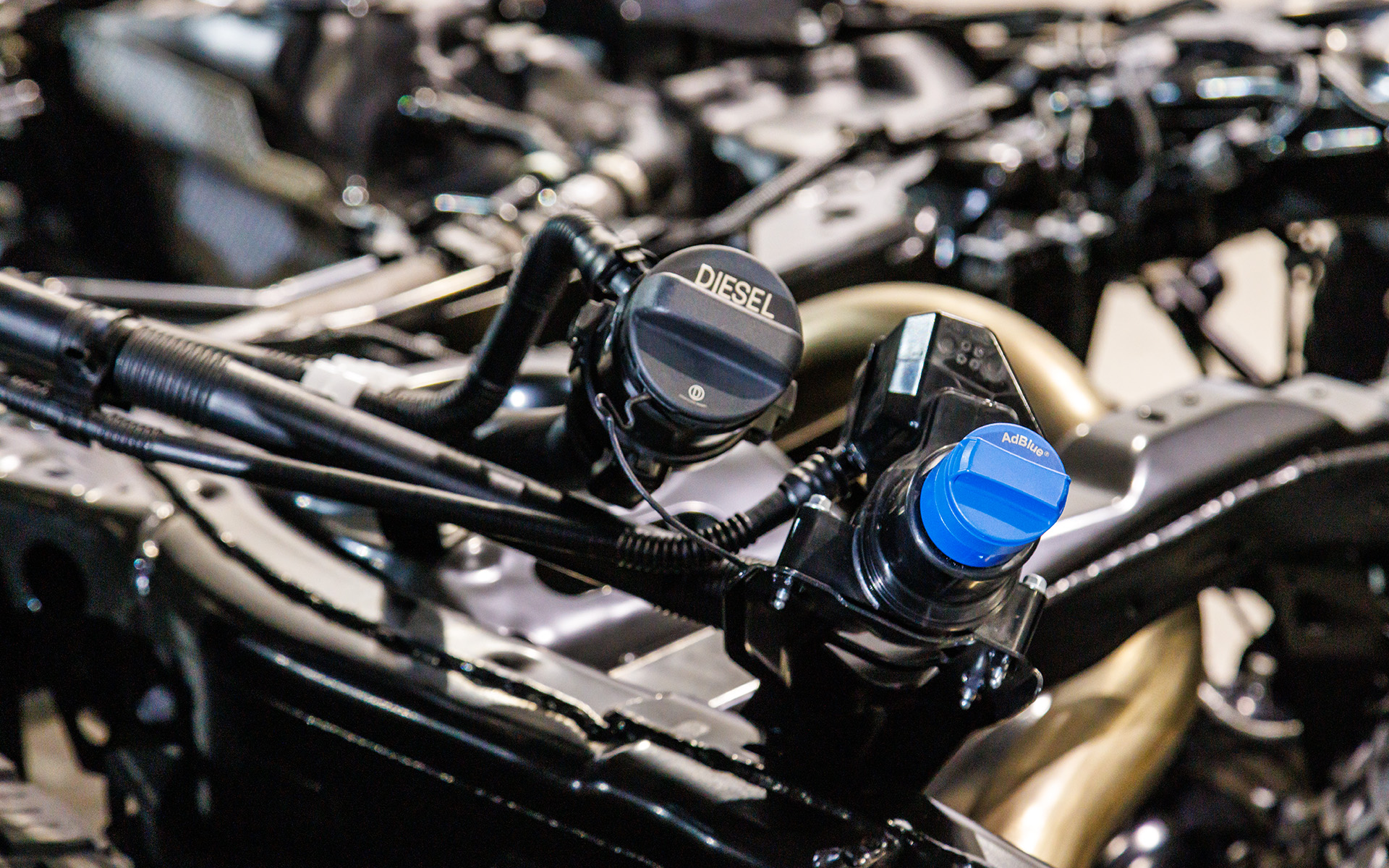 クリーンディーゼルは尿素水溶液「AdBlue（アドブルー）｣併用になる