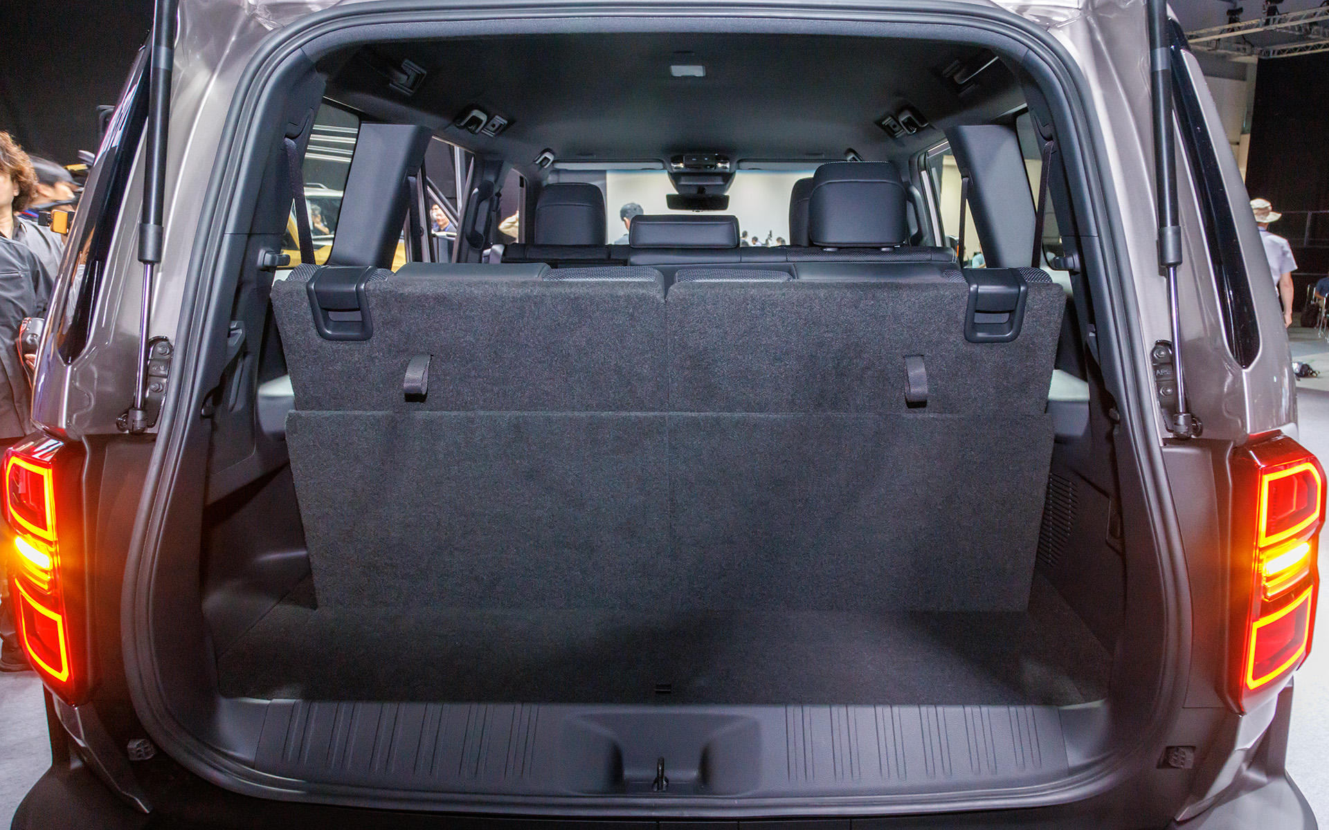 フル乗車時のラゲッジスペース