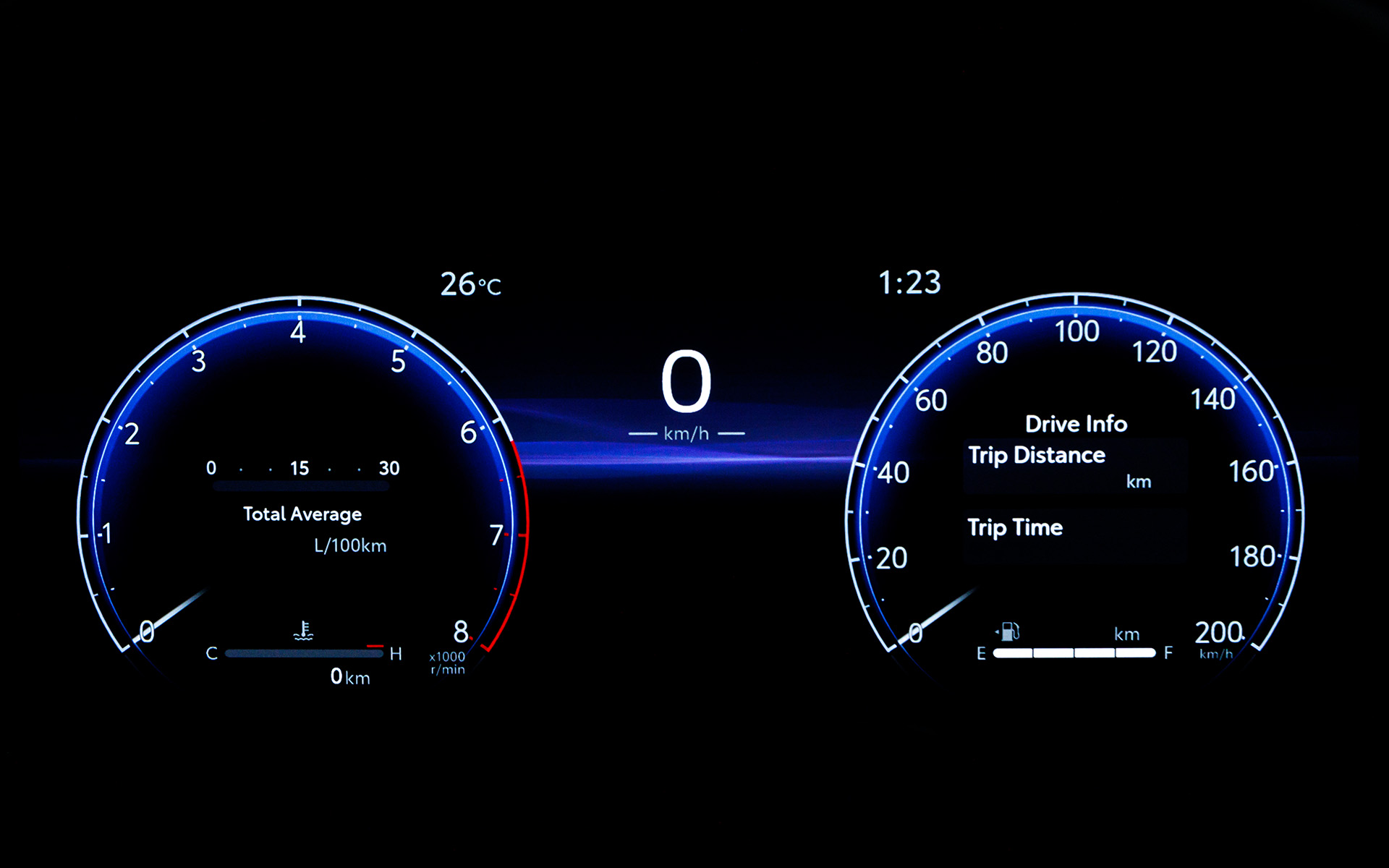 メーターは液晶タイプ